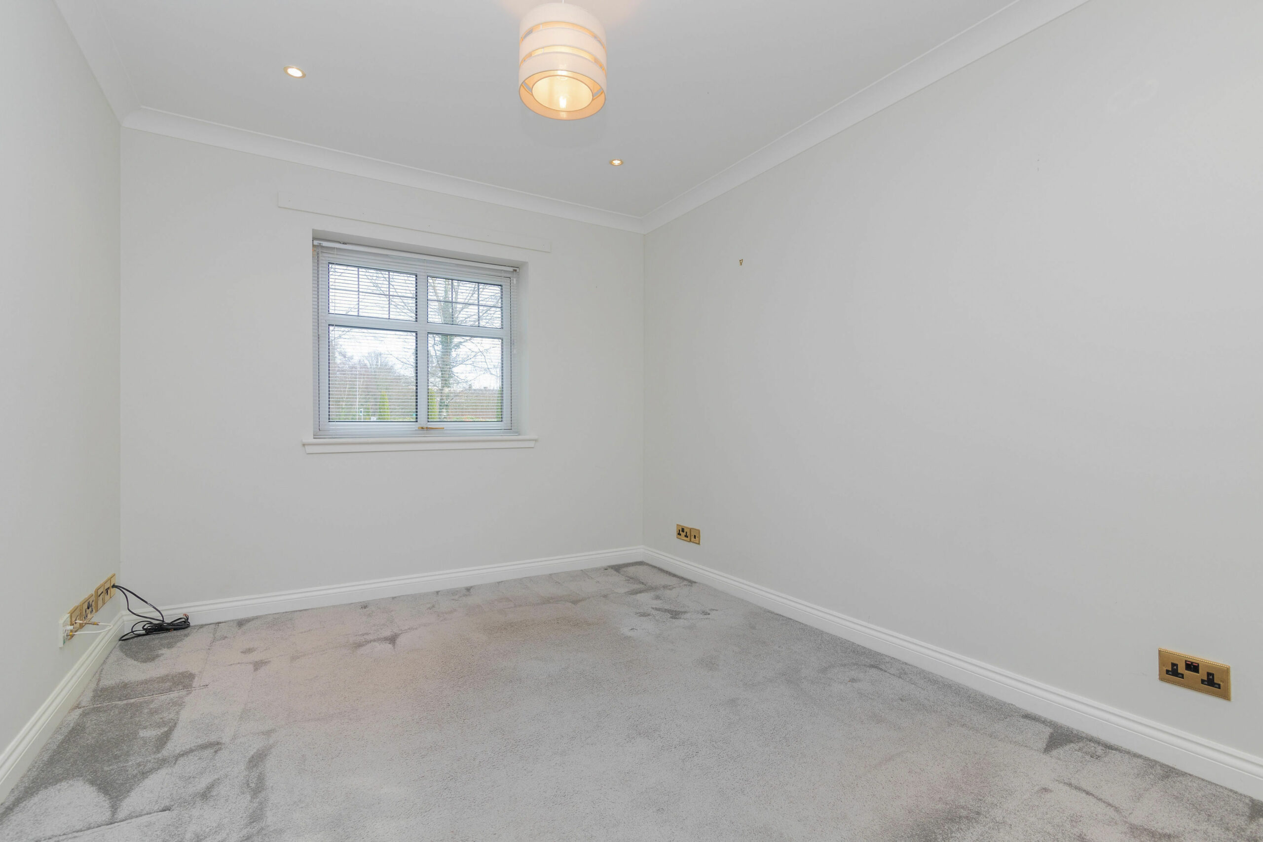 The Hollows, Ayr Road, Giffnock Corum Property