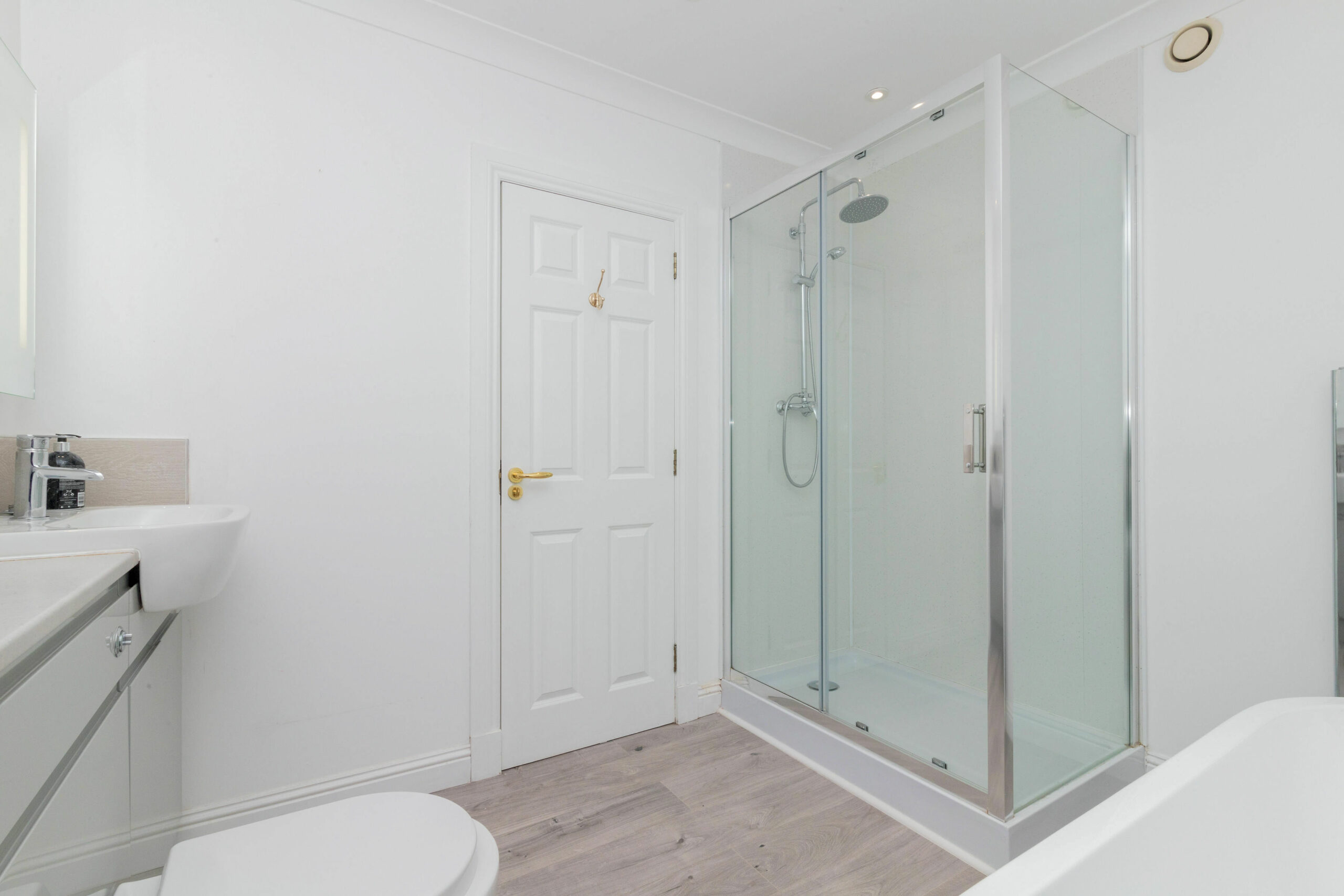 The Hollows, Ayr Road, Giffnock Corum Property