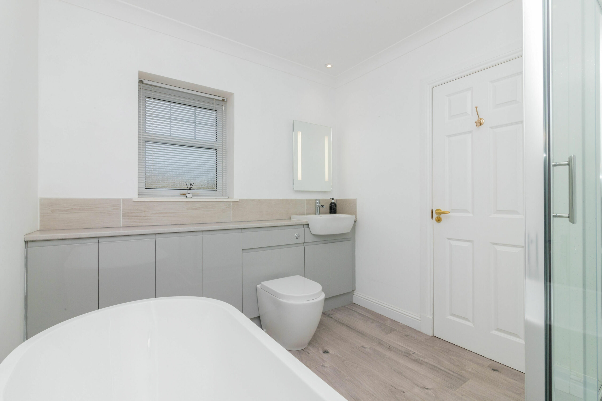 The Hollows, Ayr Road, Giffnock Corum Property