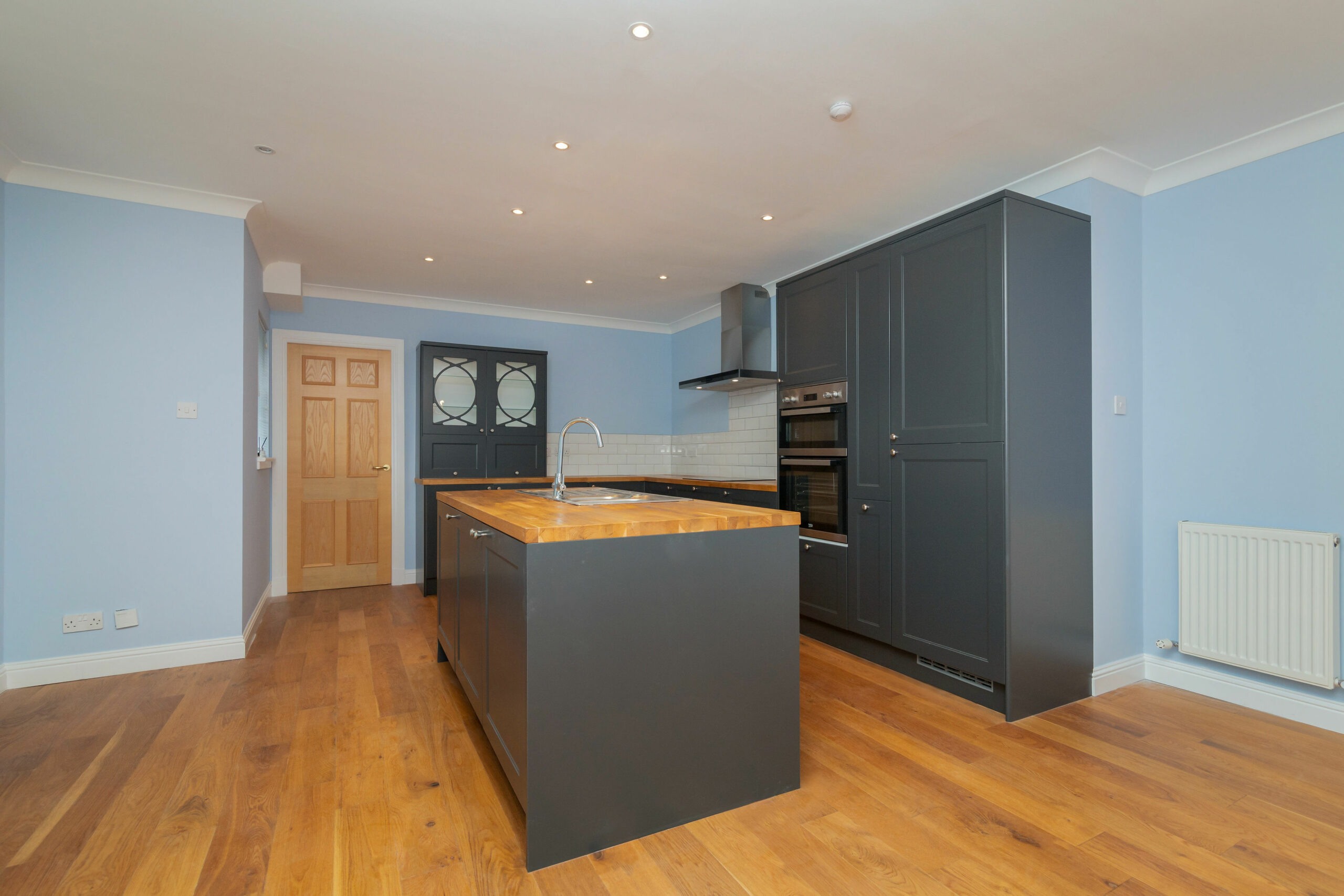 The Hollows, Ayr Road, Giffnock Corum Property