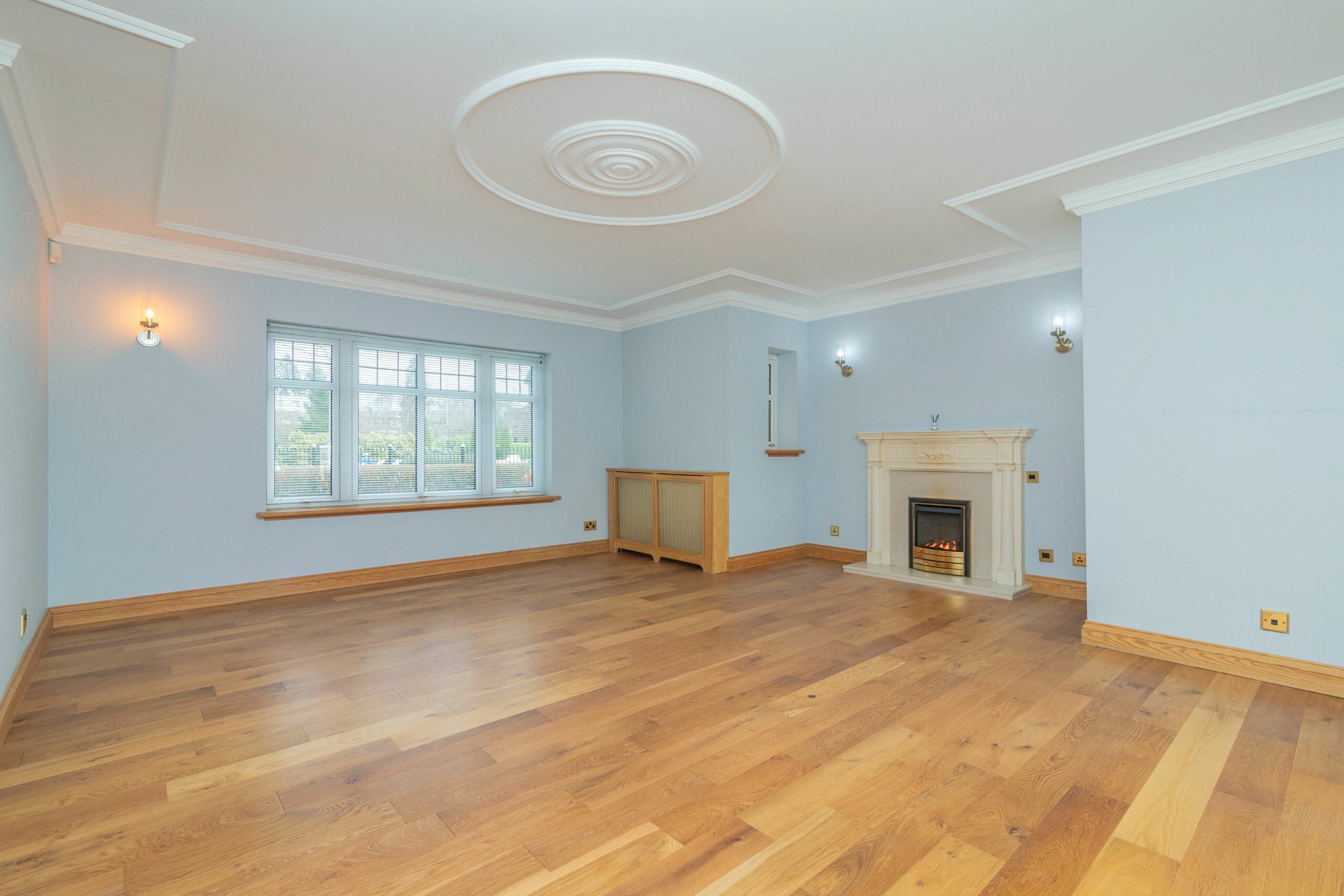 The Hollows, Ayr Road, Giffnock Corum Property