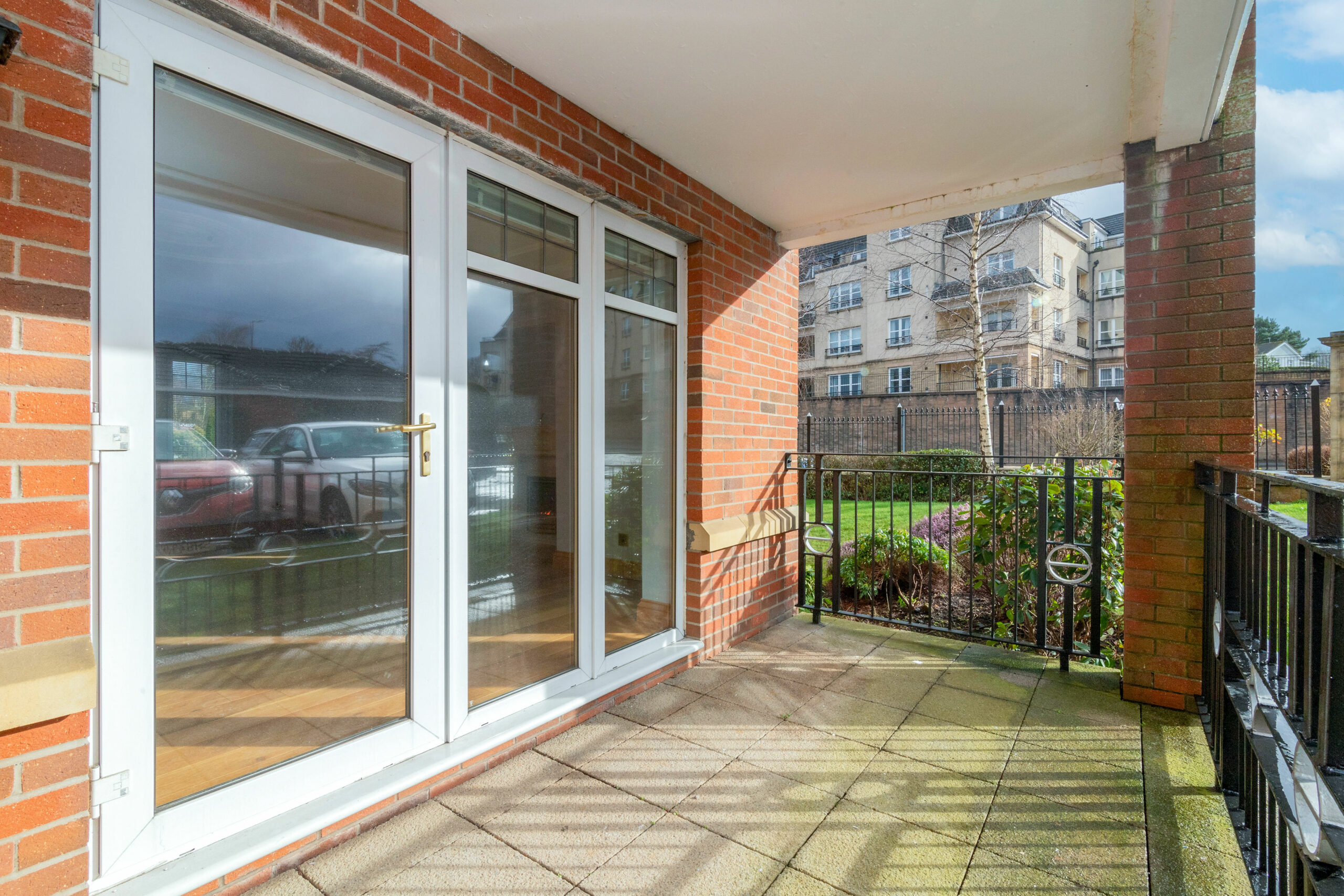 The Hollows, Ayr Road, Giffnock Corum Property