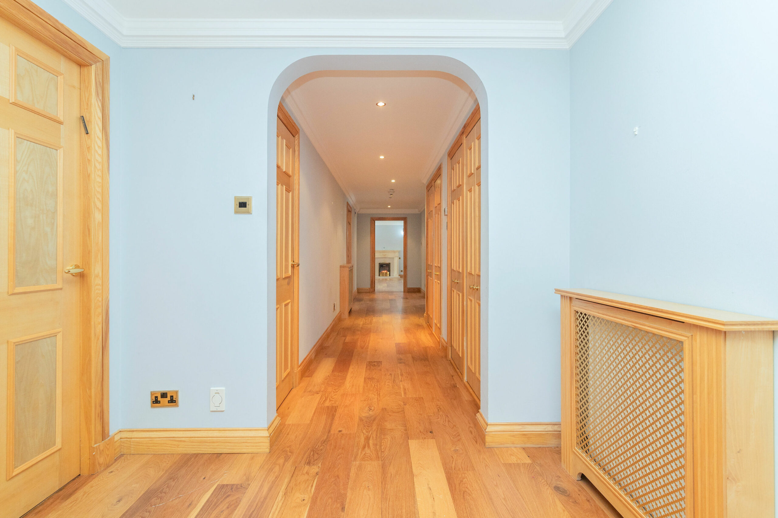 The Hollows, Ayr Road, Giffnock Corum Property