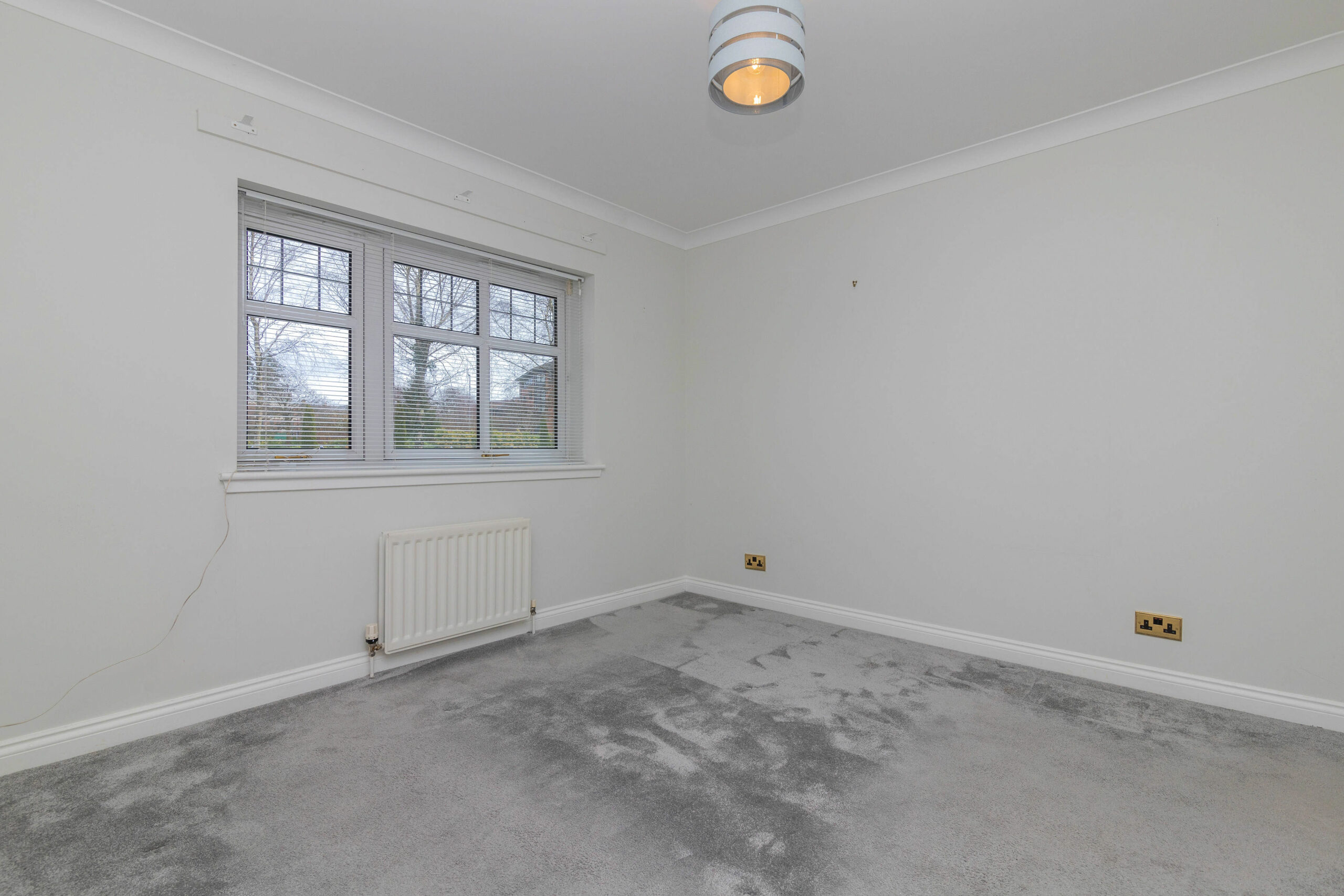 The Hollows, Ayr Road, Giffnock Corum Property