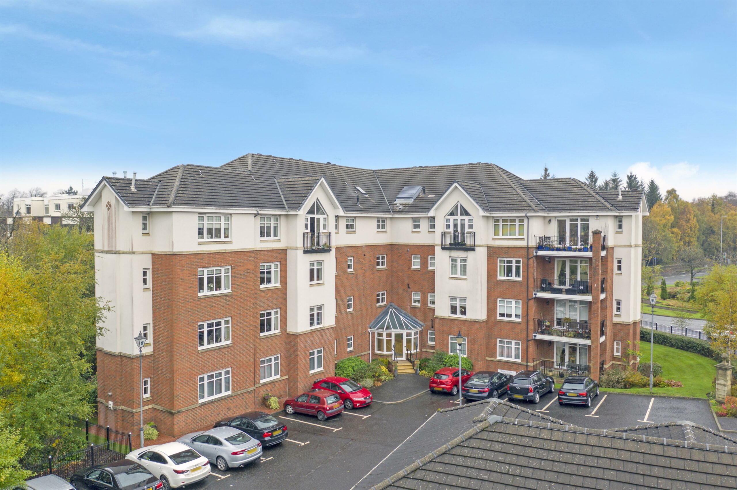 The Hollows, Ayr Road, Giffnock Corum Property