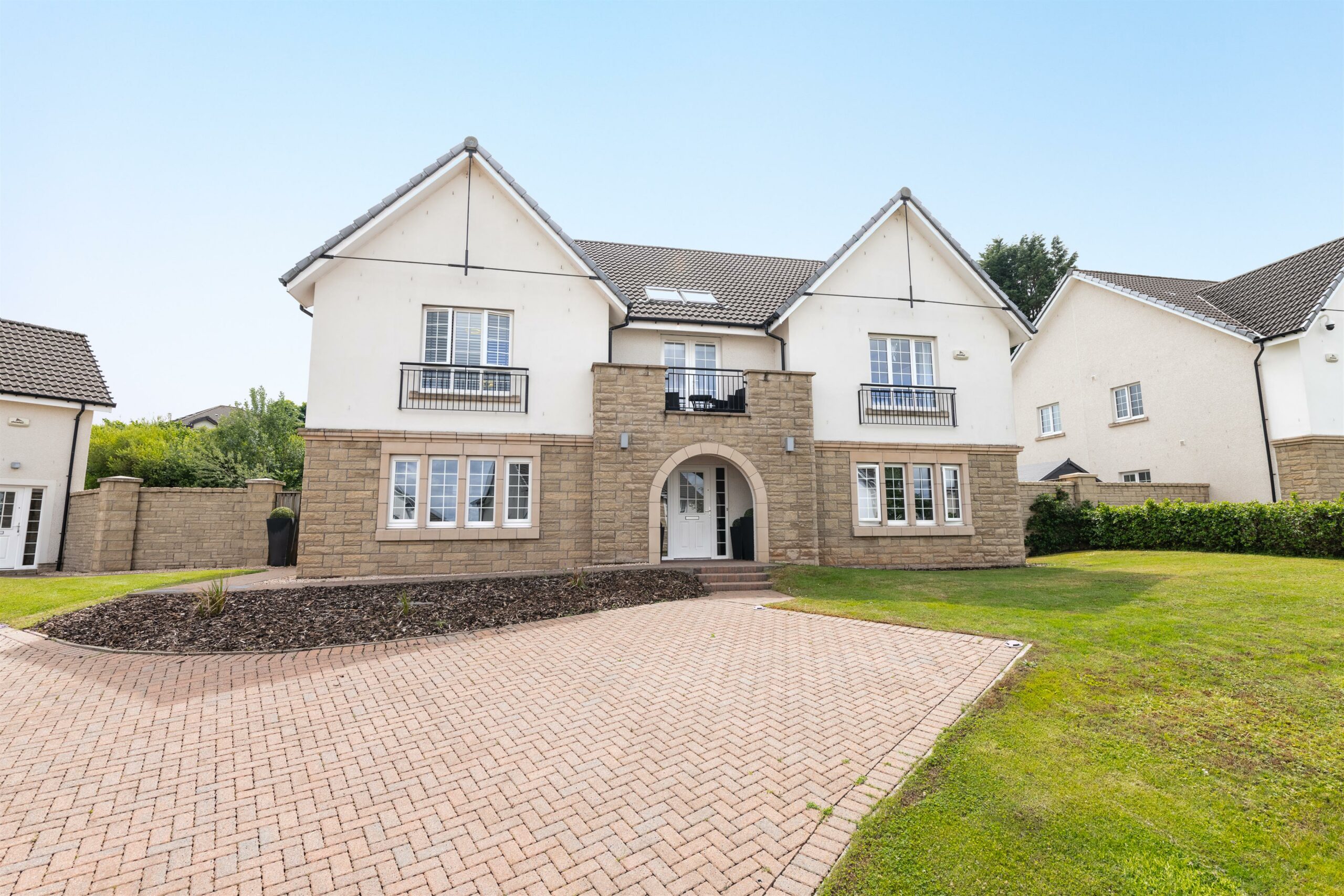 1 Baron Court, Thorntonhall Corum Property