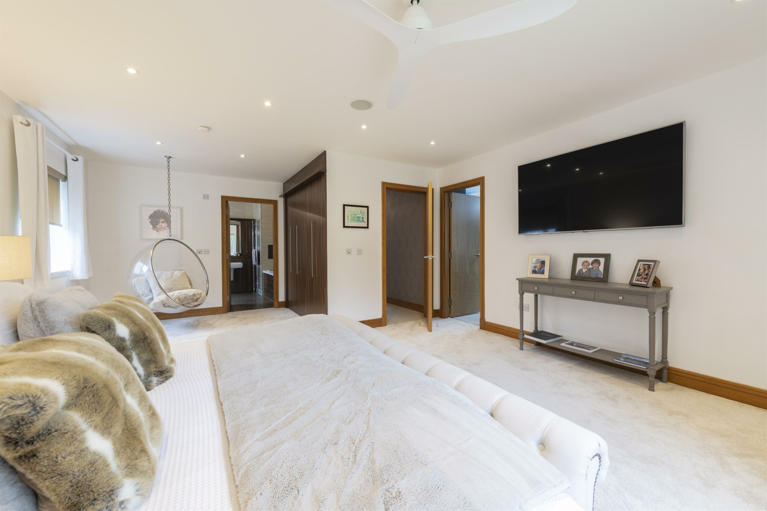 1 Baron Court, Thorntonhall Corum Property