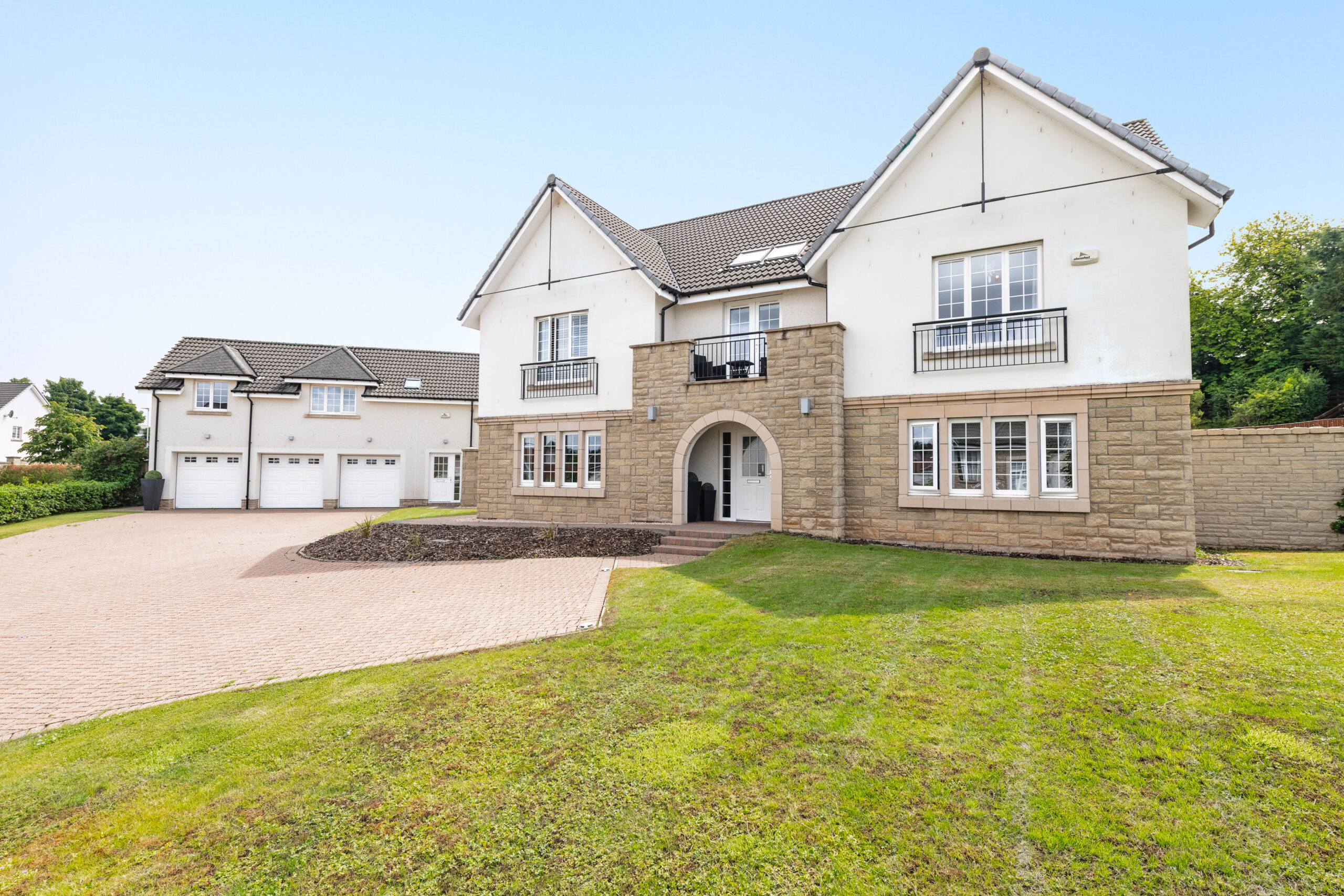 1 Baron Court, Thorntonhall Corum Property