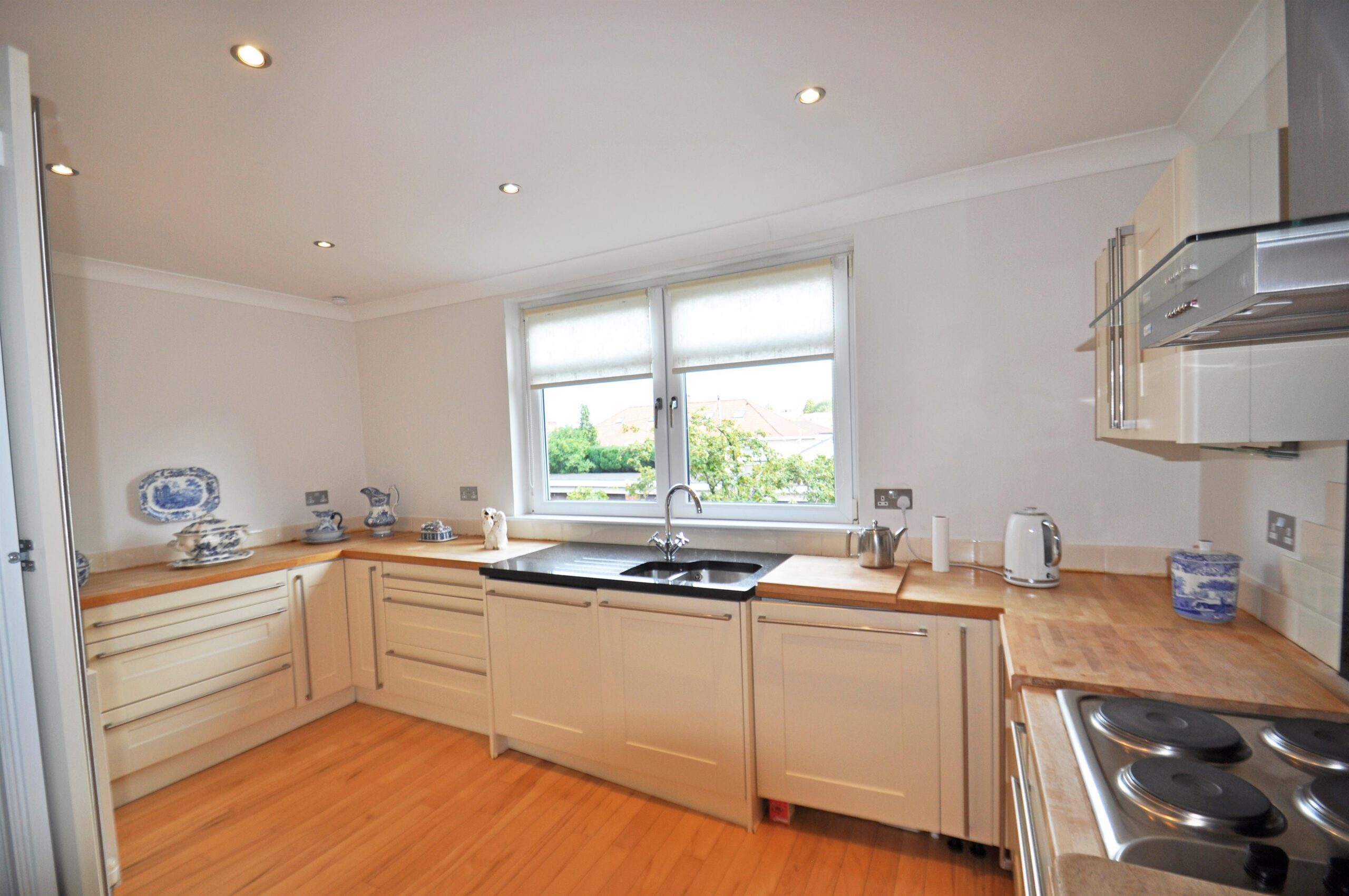 Flat 1/1, 11 Kennedy Court, Braidholm Crescent, Giffnock Corum Property
