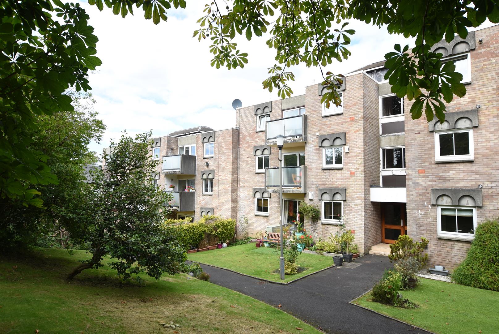 2/2, 6 Knowehead Terrace, Pollokshields, G41 5RF Corum Property