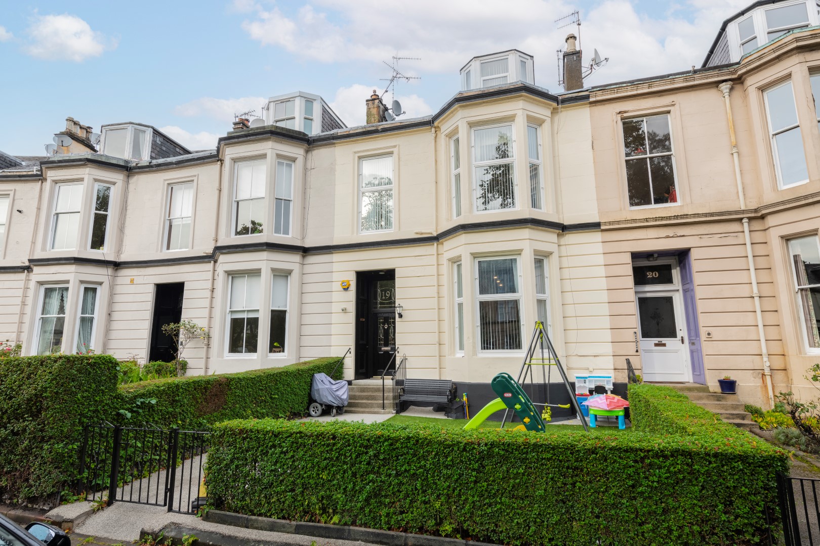 19 Holyrood Crescent, Kelvinbridge, G20 6HJ Corum Property