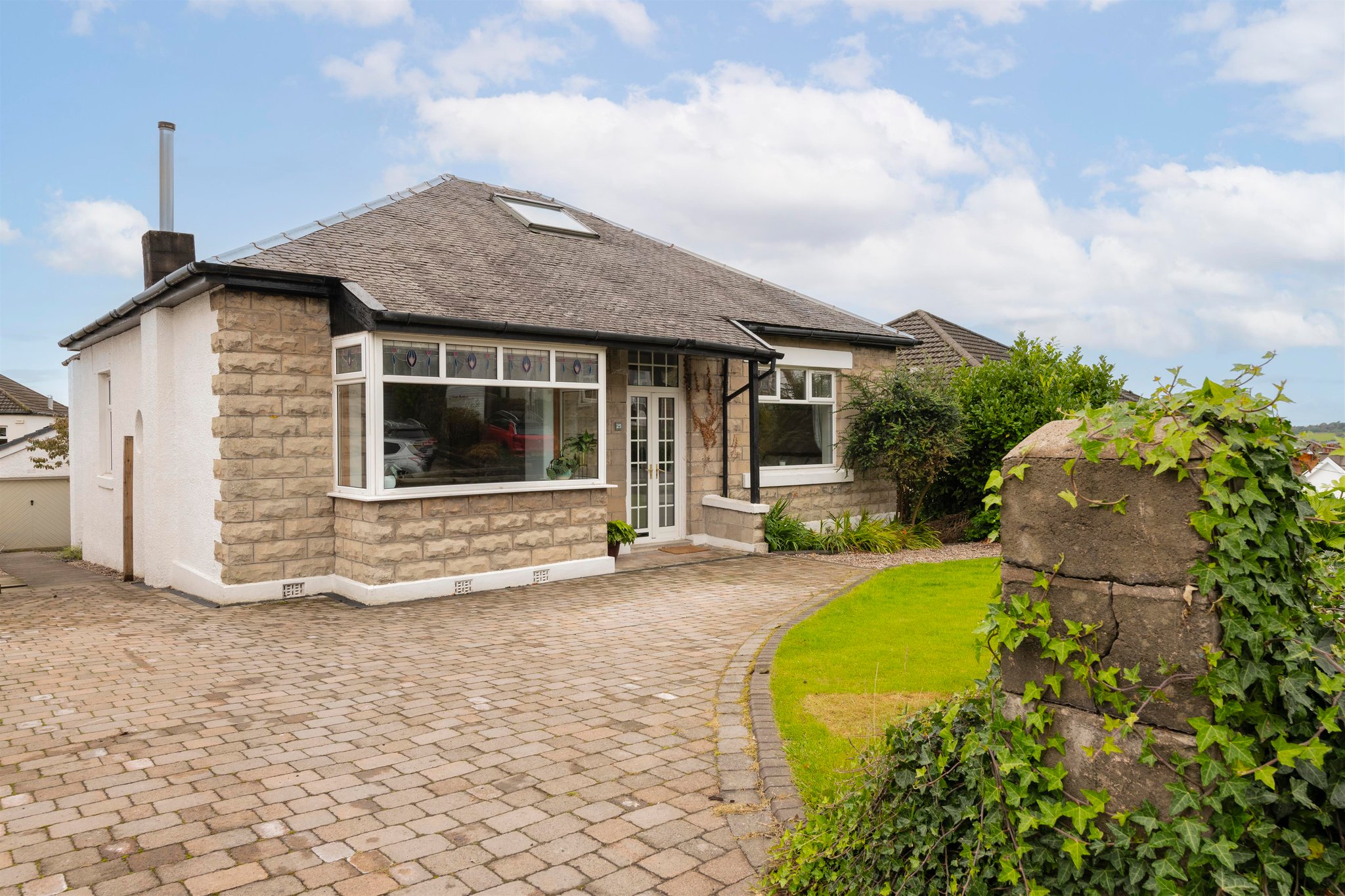 25 Eastwood Avenue, Giffnock Corum Property