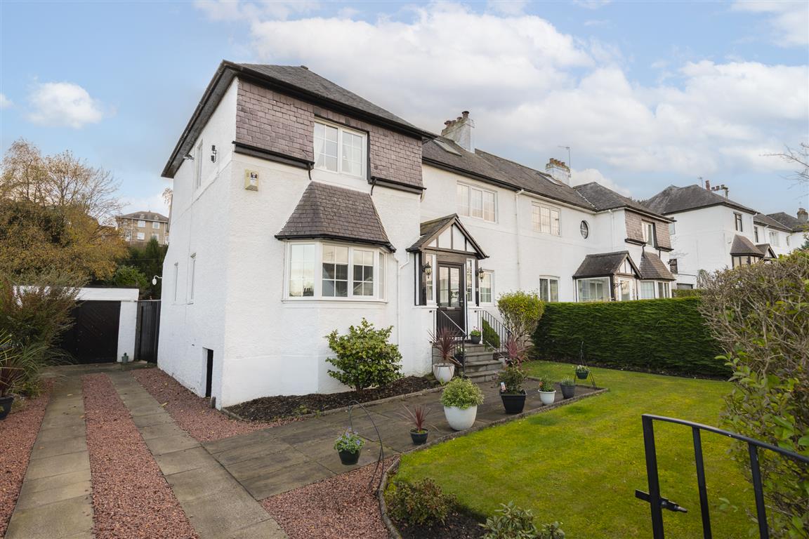 19 Mearns Road, Clarkston Corum Property