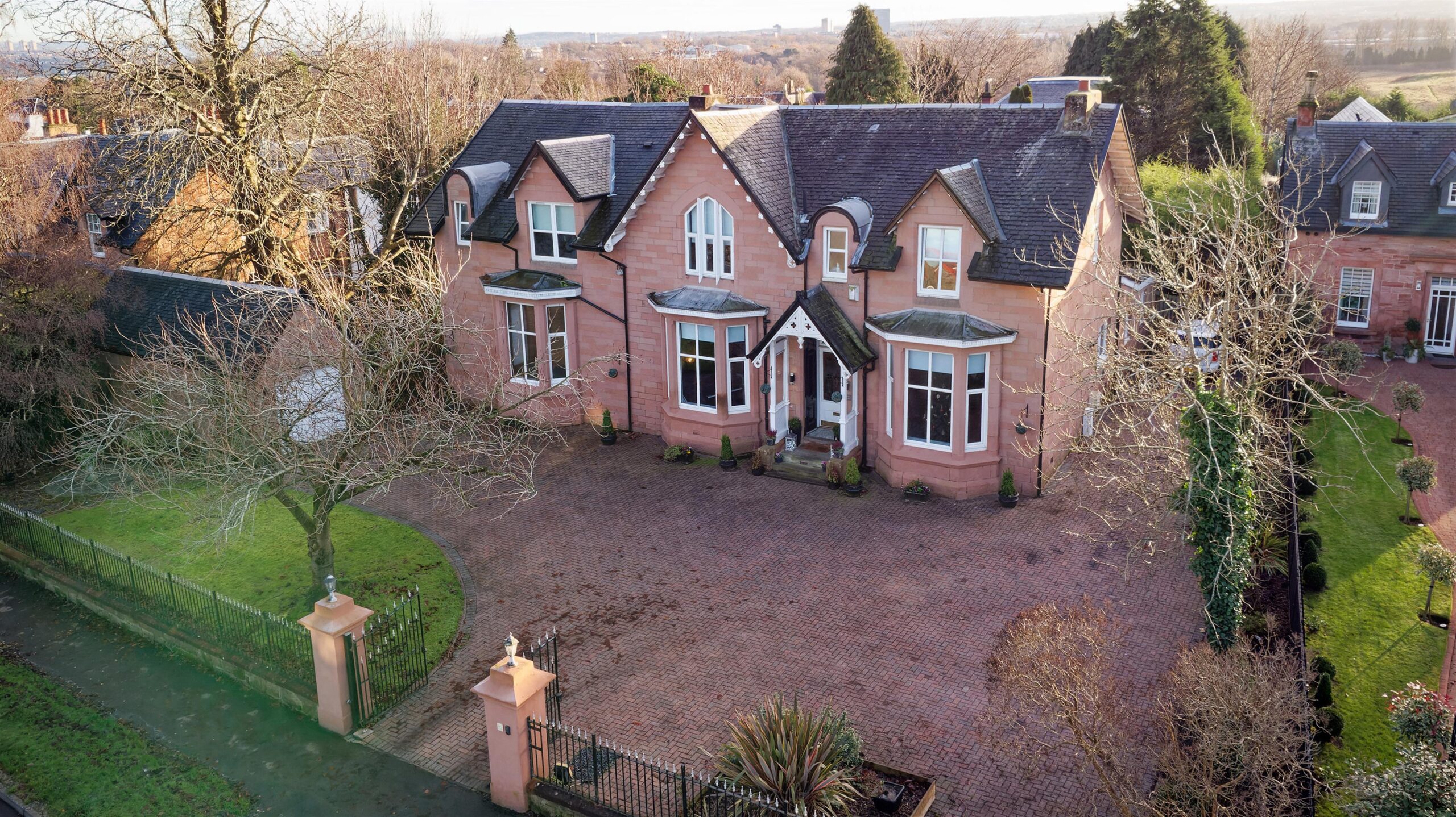 Winton House, 13 Silverwells Crescent, Bothwell Corum Property