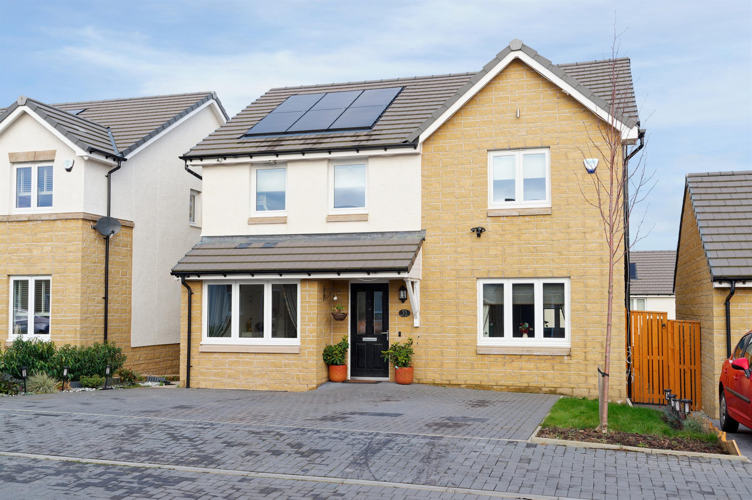 33 Sandray Gardens, Newton Mearns Corum Property