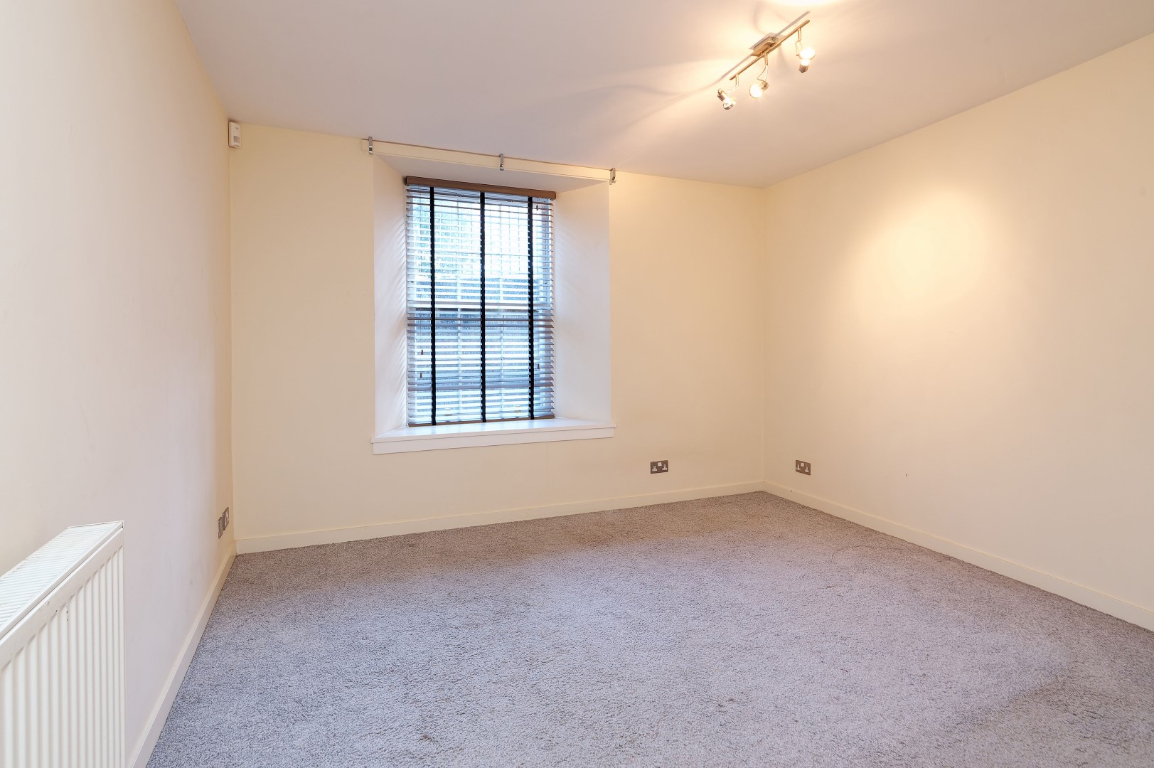 18 Lynedoch Crescent, Park, G3 6EQ Corum Property