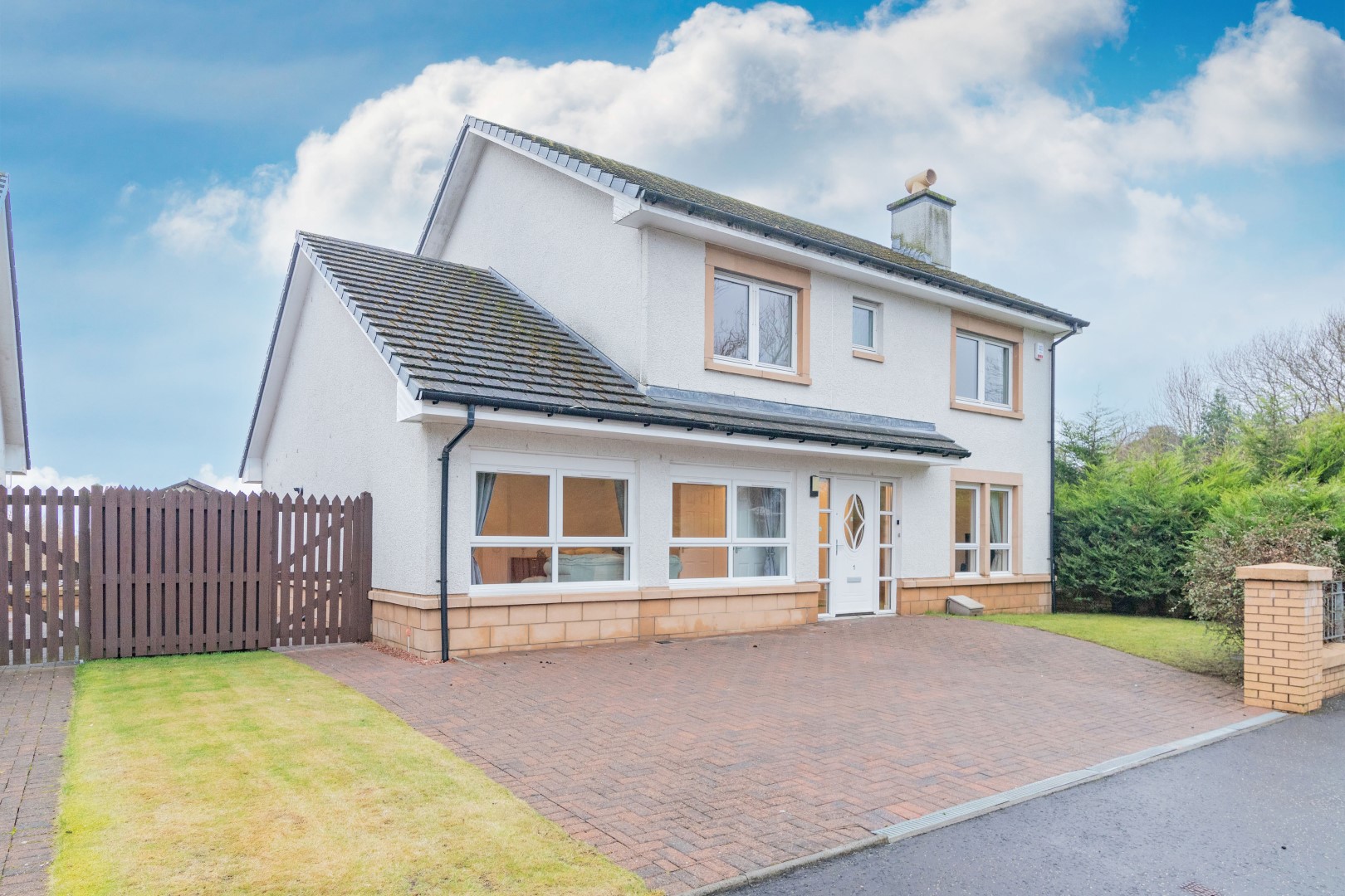 1 Westerton Farm Lane, Bearsden, G61 1NF Corum Property