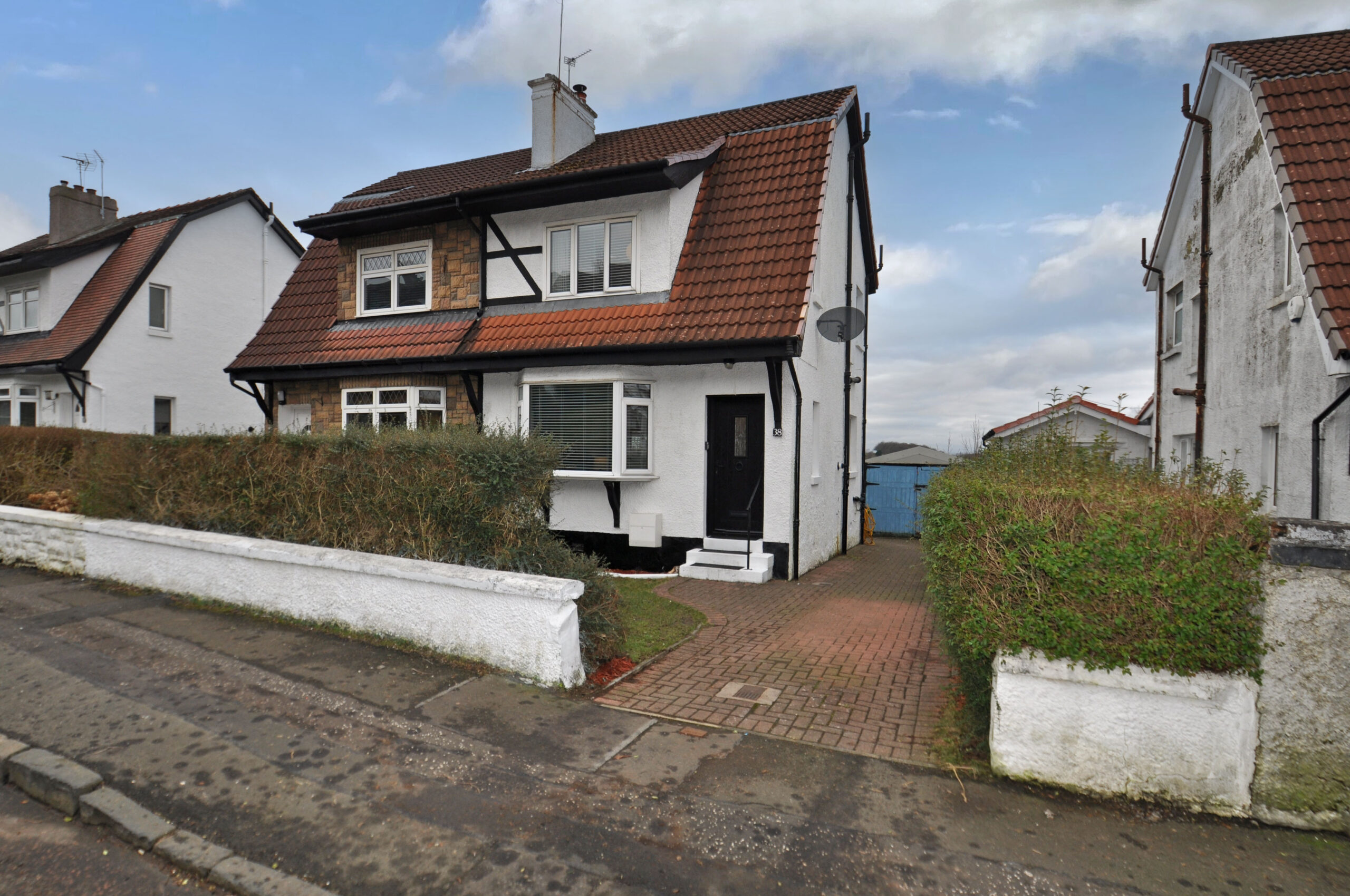 38 Crosslees Drive, Thornliebank Corum Property