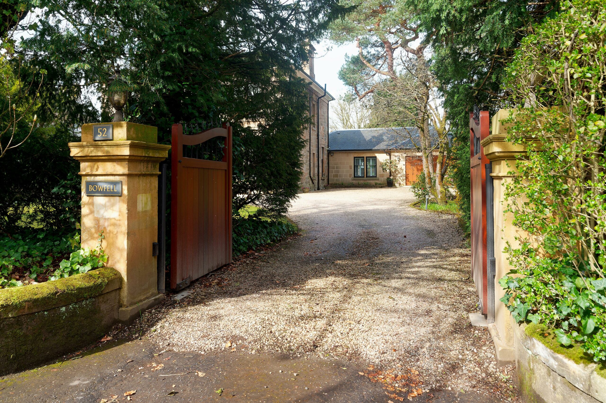 Bowfell, 52 Peel Road, Thorntonhall Corum Property