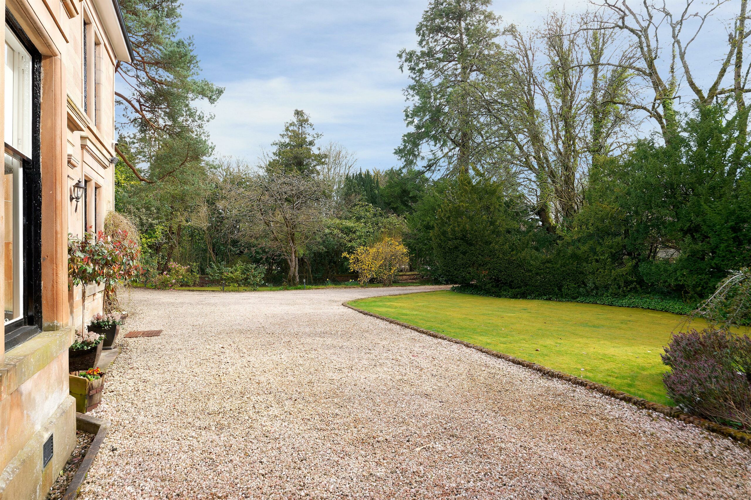 Bowfell, 52 Peel Road, Thorntonhall Corum Property