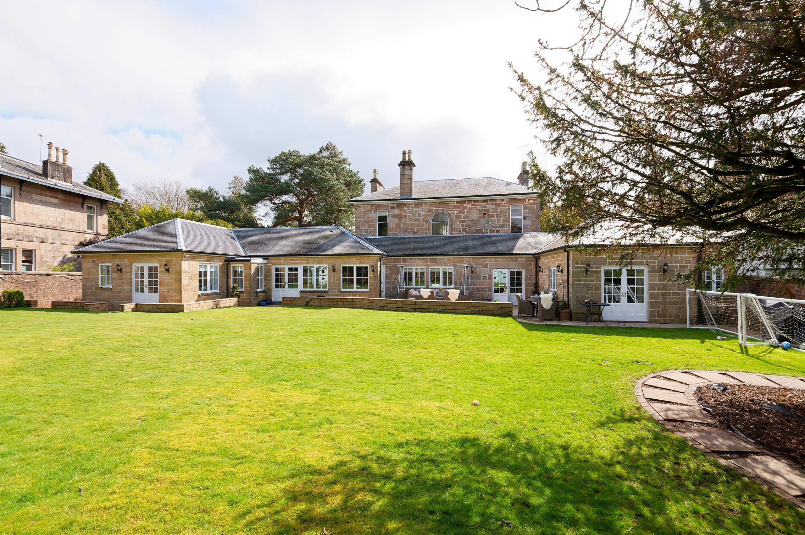Bowfell, 52 Peel Road, Thorntonhall Corum Property