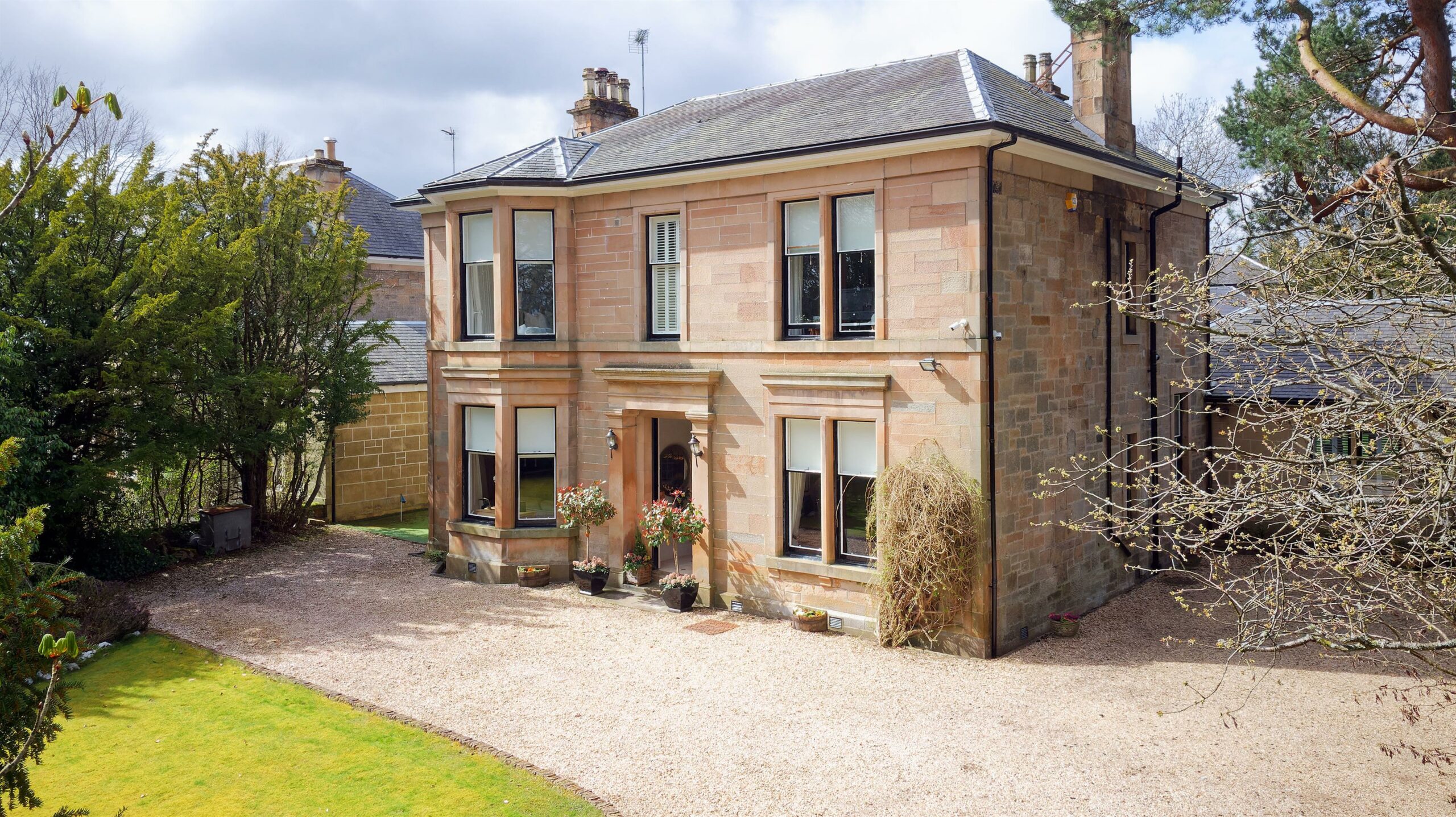 Bowfell, 52 Peel Road, Thorntonhall Corum Property