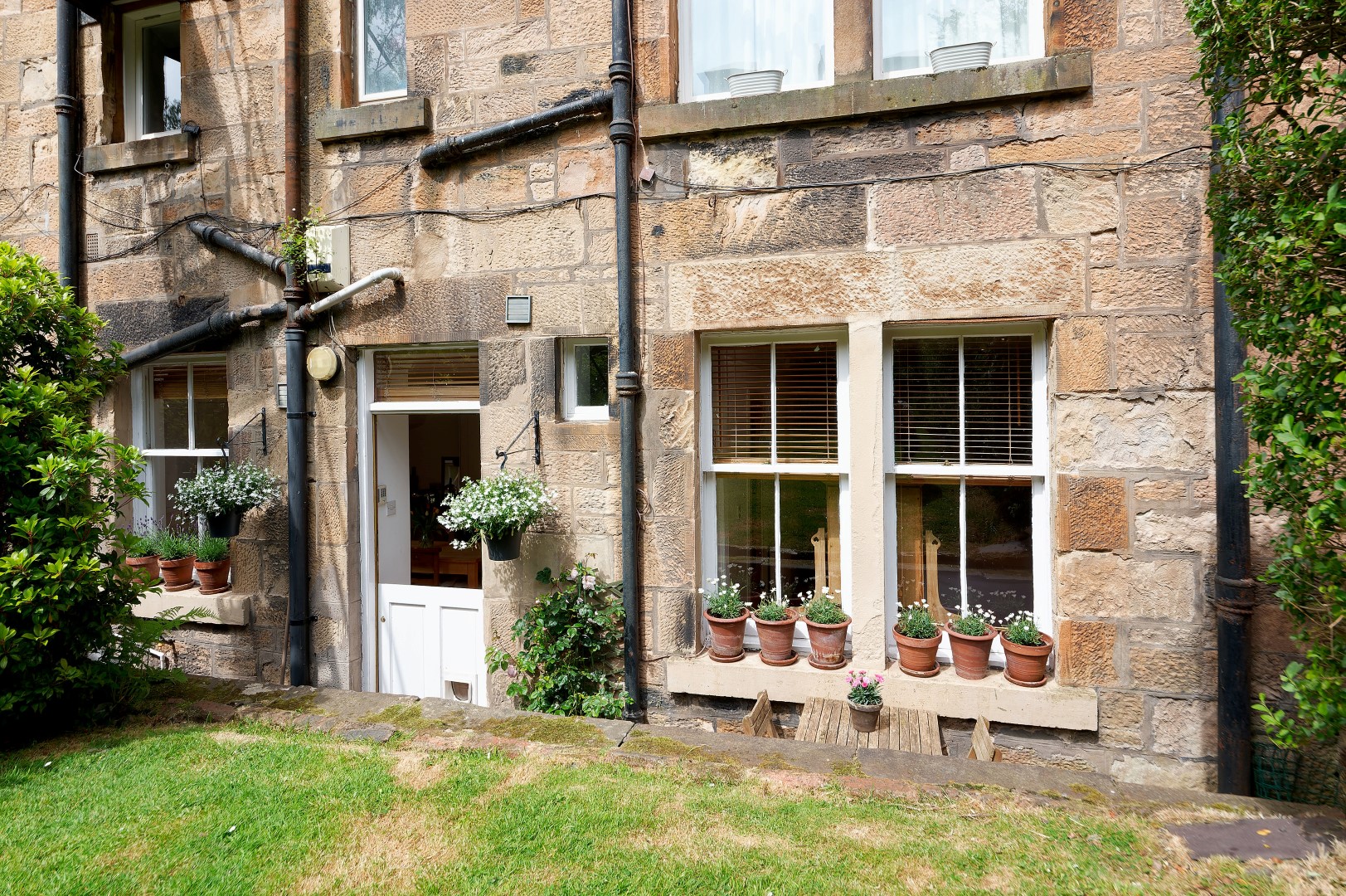 Main Door, Kirklee Quadrant, Kelvinside, G12 0TS Corum Property