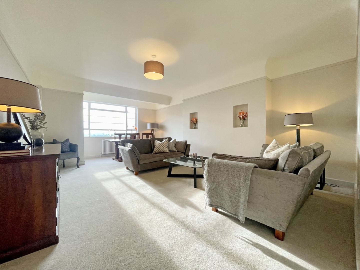 79 Kelvin Court Claythorn G12 0AQ Corum Property