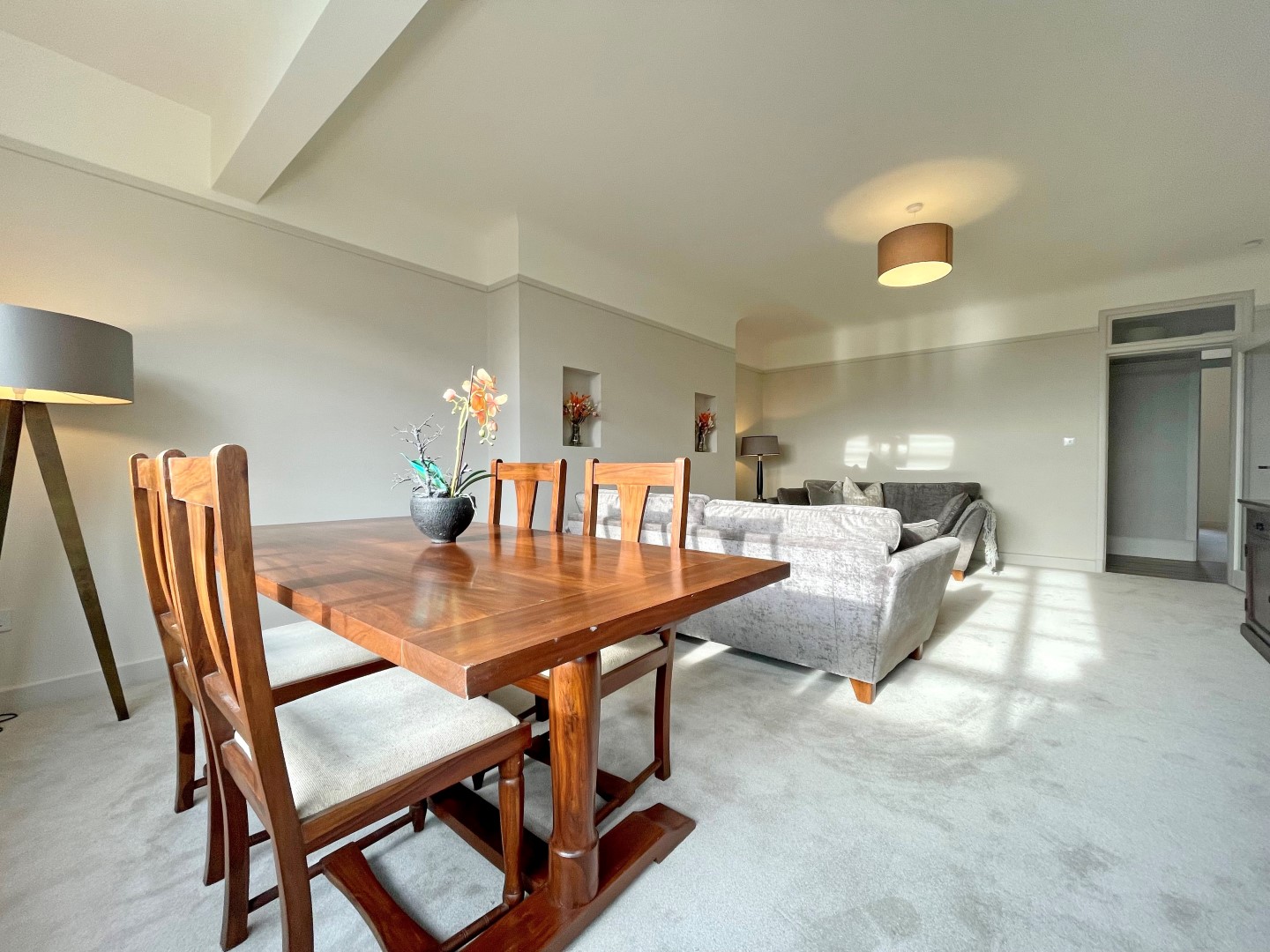 79 Kelvin Court Claythorn G12 0AQ Corum Property