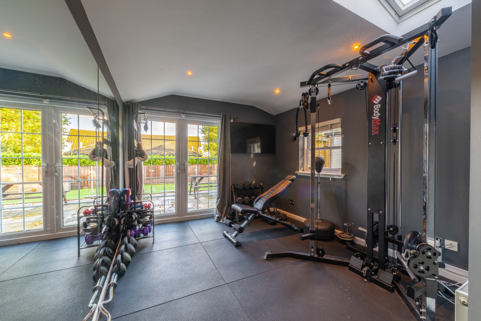 GYM & GYM SHOWER ROOM (2)