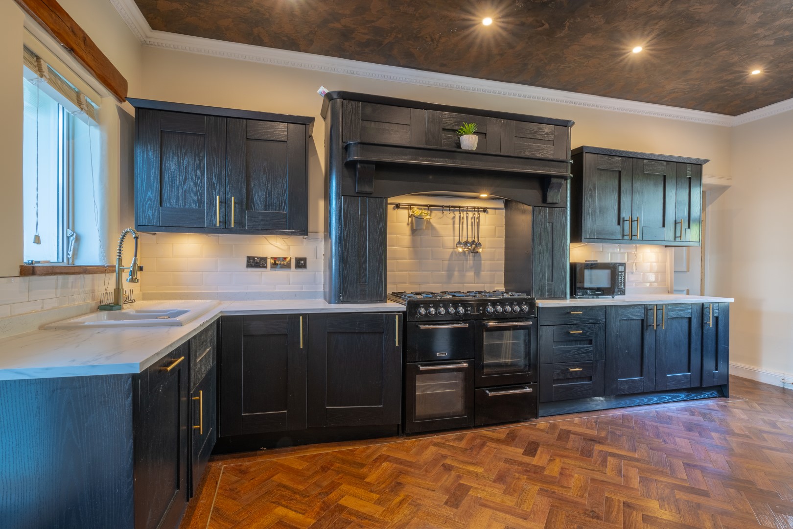 LOUNGE KITCHEN