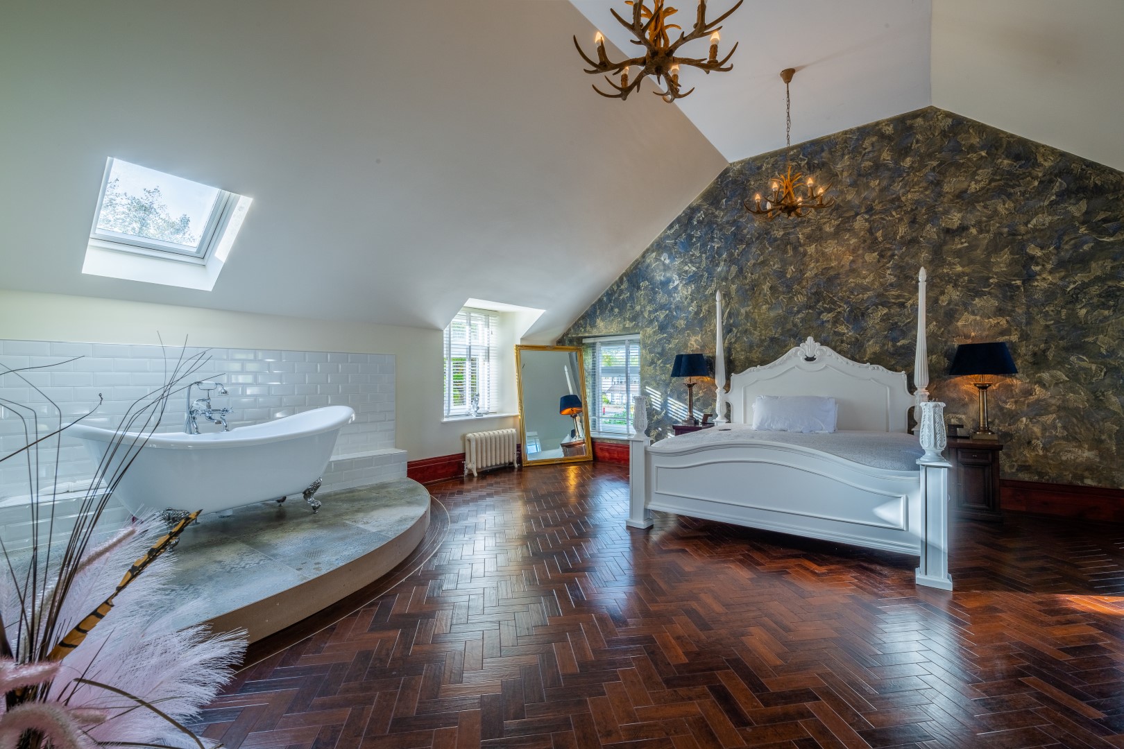 PRINCIPLE BEDROOM SUITE (1)