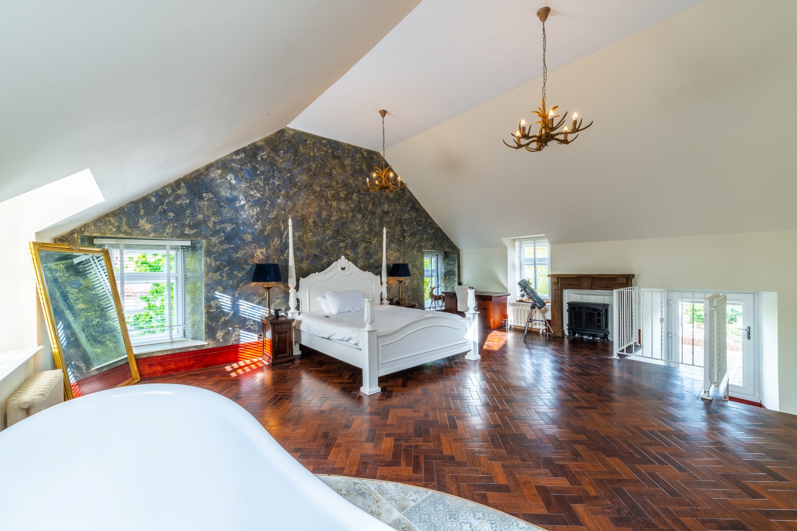 PRINCIPLE BEDROOM SUITE (2)