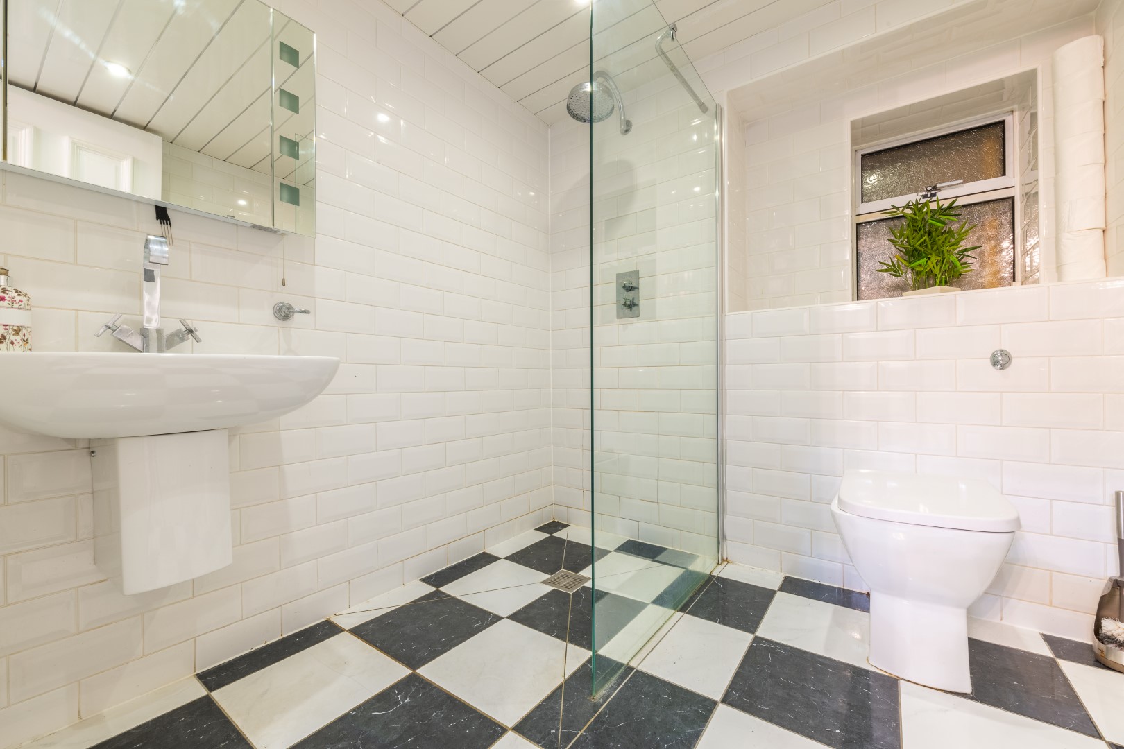 SHOWER ROOM