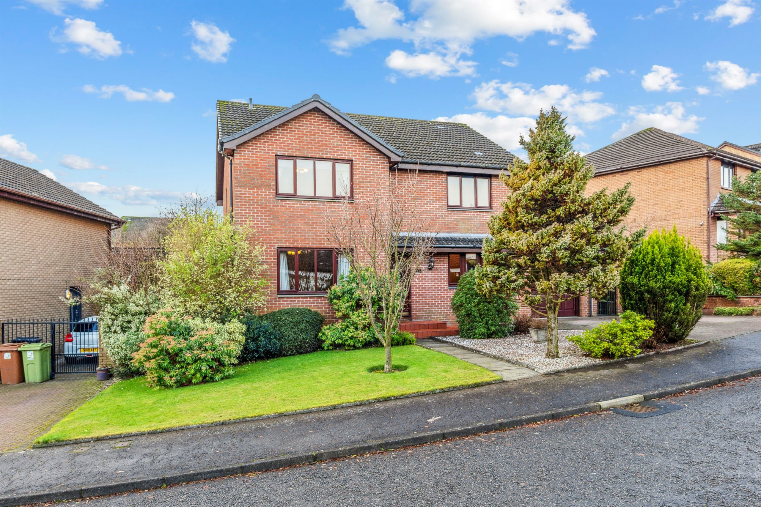 Islay Drive, Newton Mearns Corum Property