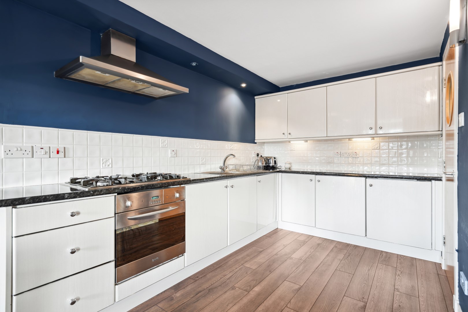 6/2 15 Randolph Gate, Broomhill, G11 7DQ Corum Property