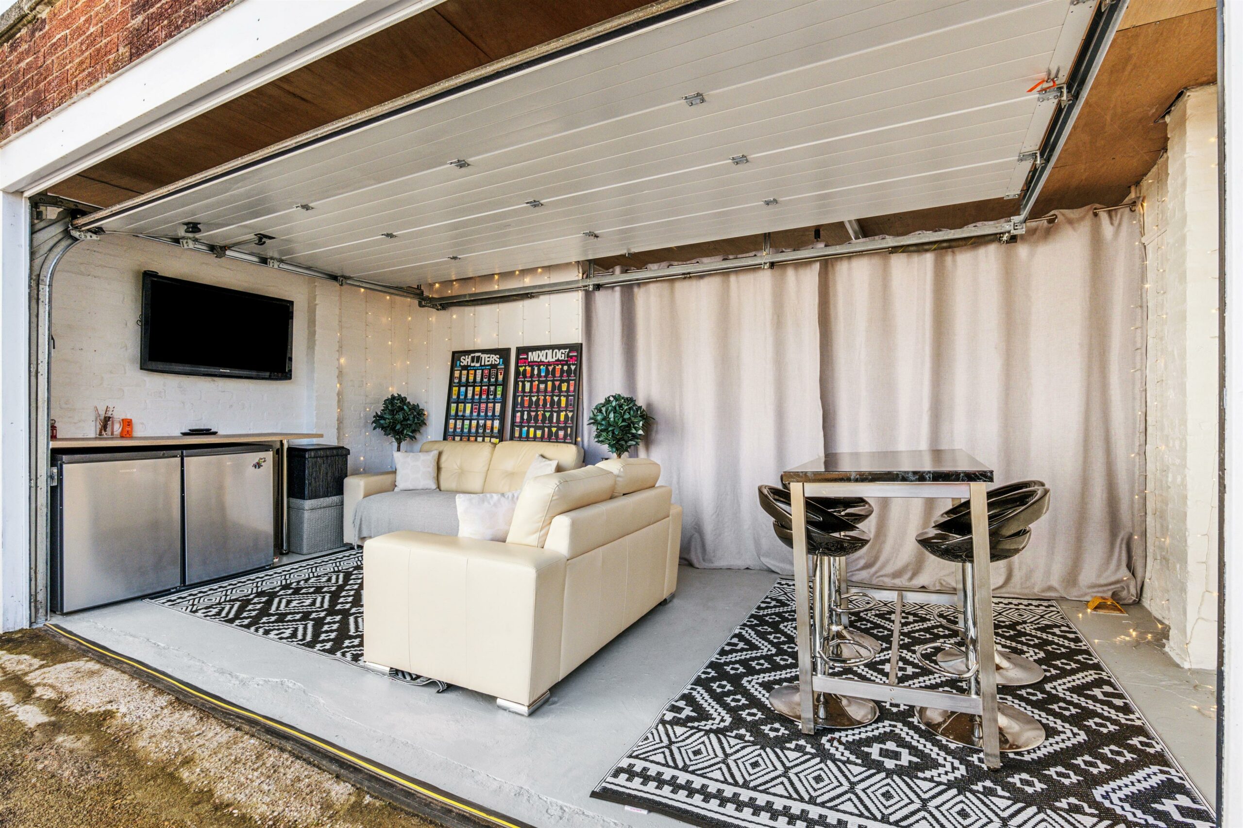 Otterburn Drive, Giffnock Corum Property