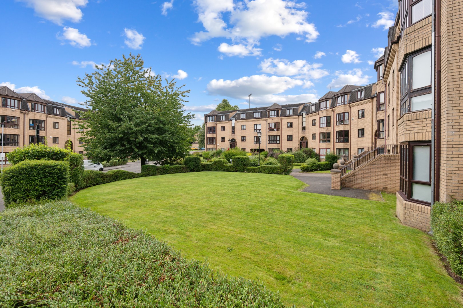 1.2 52 Hughenden Lane 9 (Large)