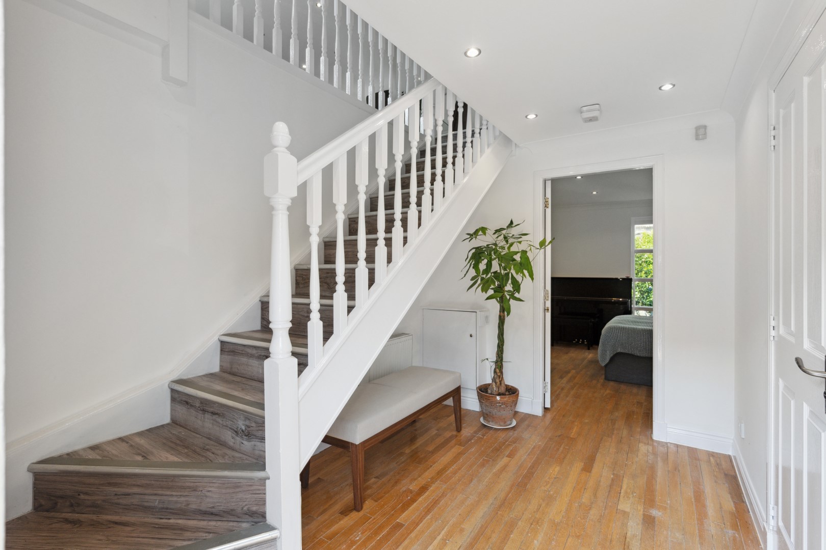 24 Woodside Place Lane, Park, G3 7RB Corum Property