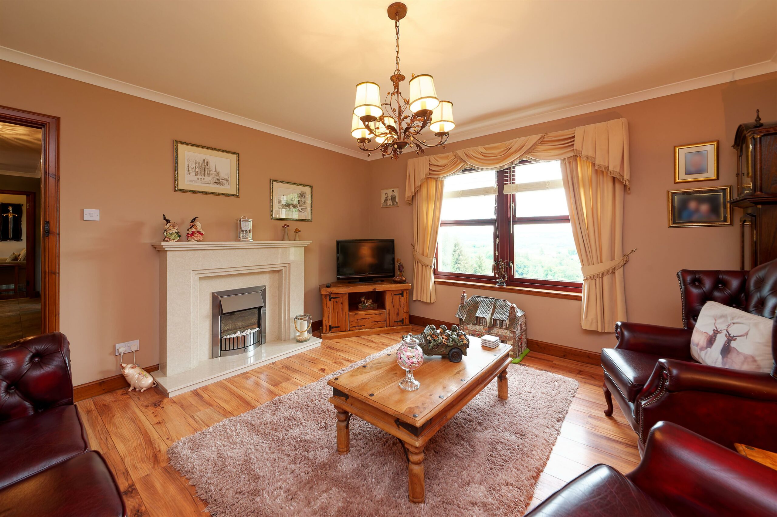 Woodgreen, Linthills, Lochwinnoch Corum Property