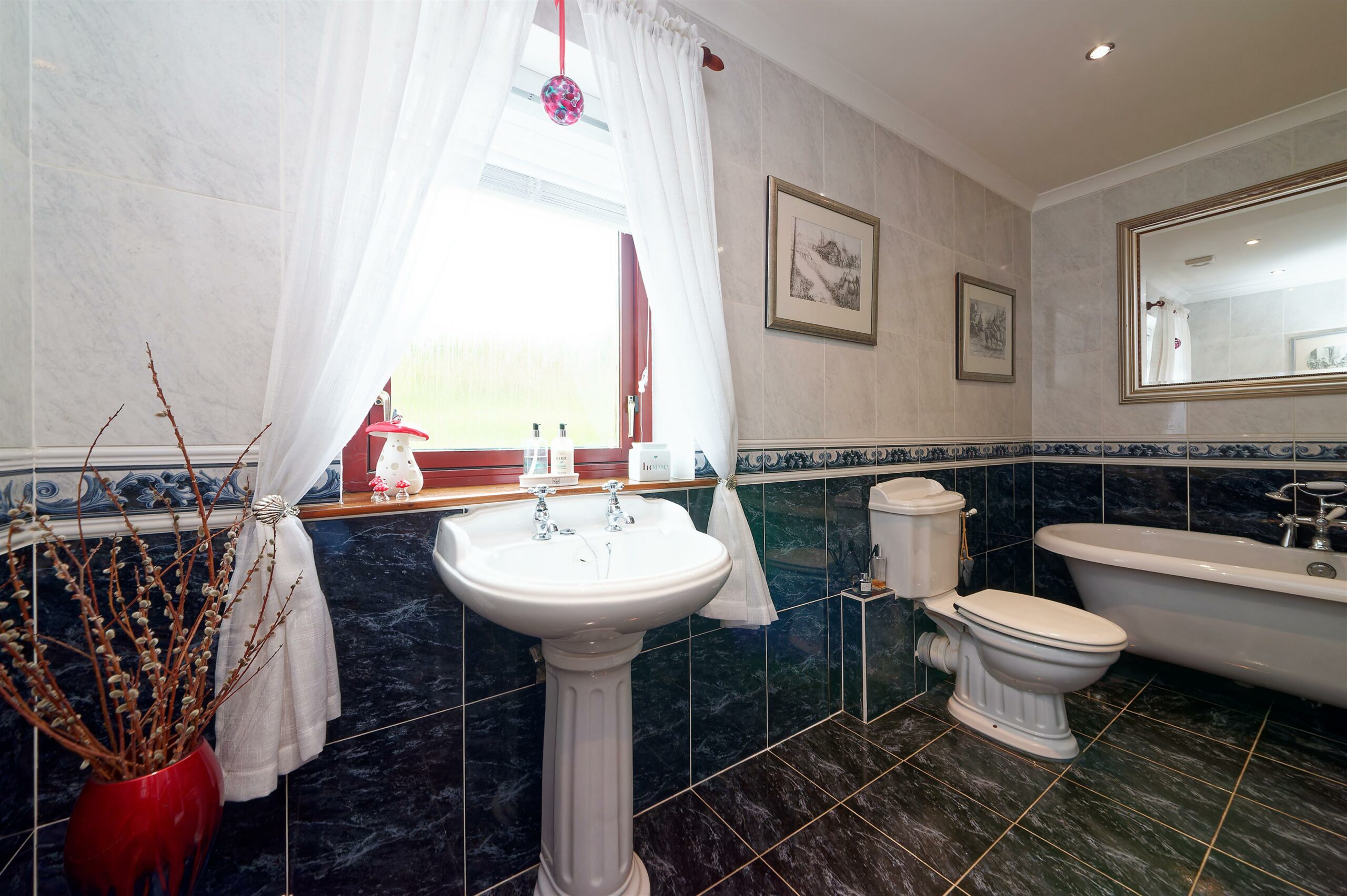 Woodgreen, Linthills, Lochwinnoch Corum Property