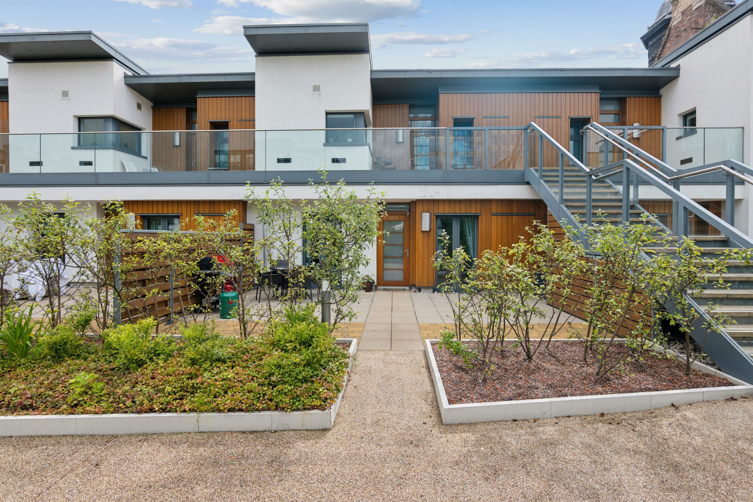 NM4376_3-12 Bucanan Gardens_7 Bath Street_Glasgow_G2 1HS_img1