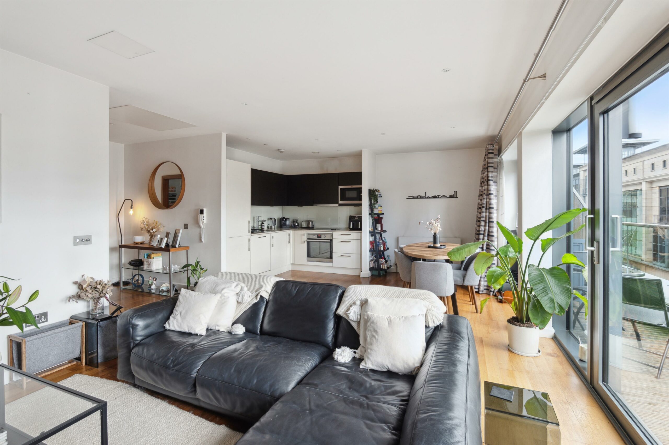 NM4376_3-12 Bucanan Gardens_7 Bath Street_Glasgow_G2 1HS_img3