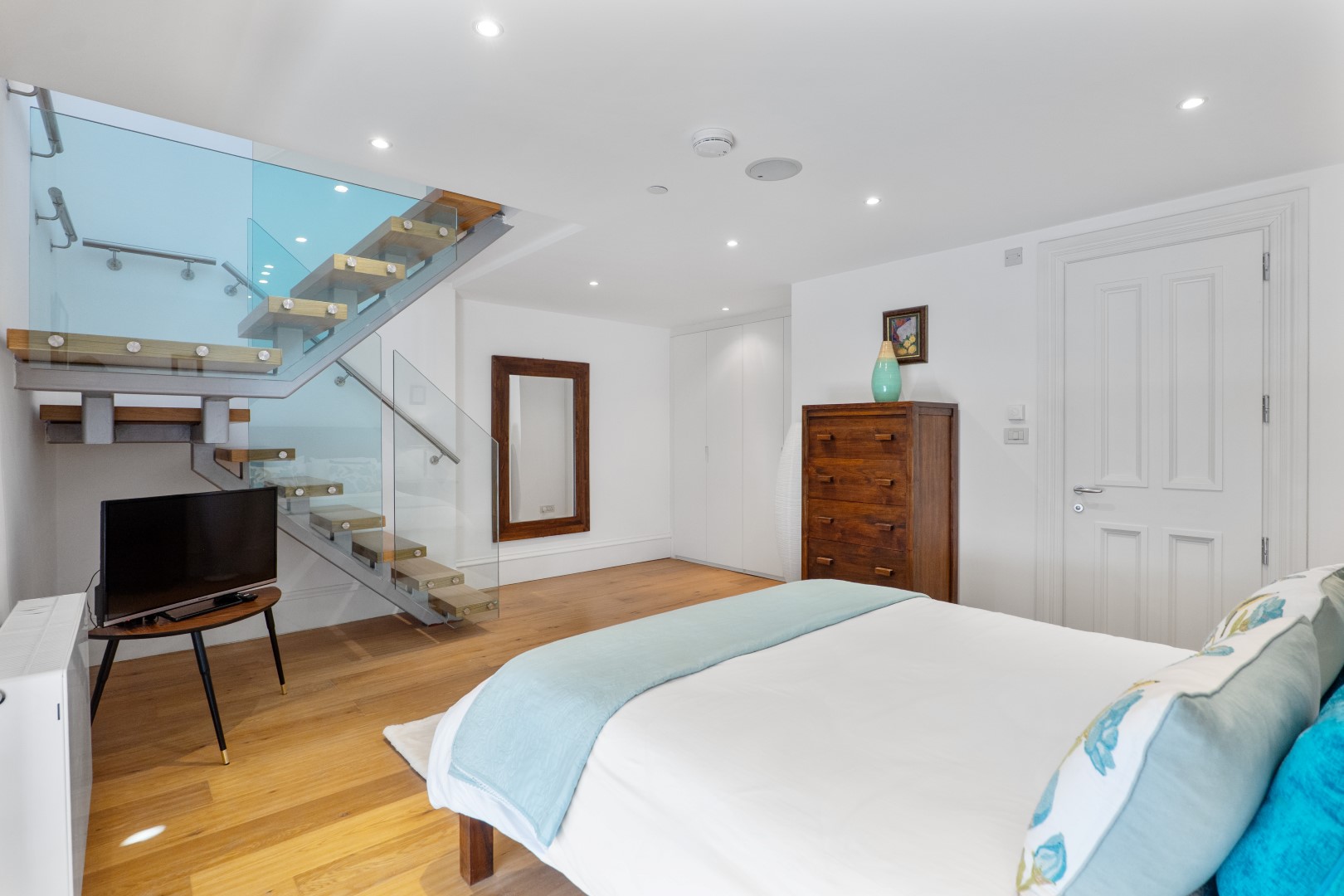 1.1 19 Park Terrace 8 (Large)