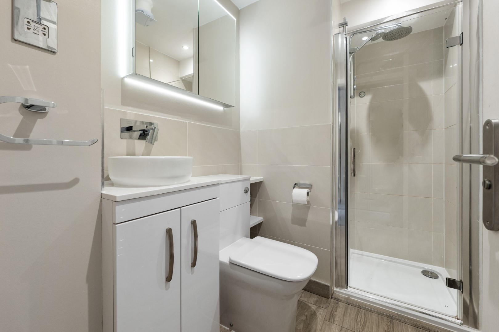 2.2 170 Crow Road E (Large)