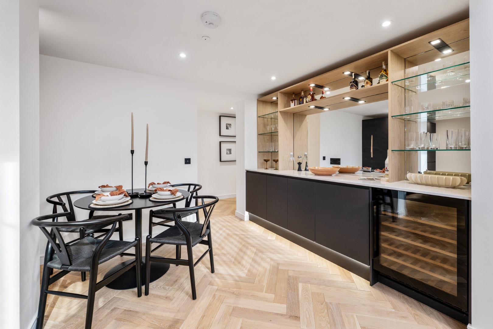 8 Minerva Street 8 (Large)