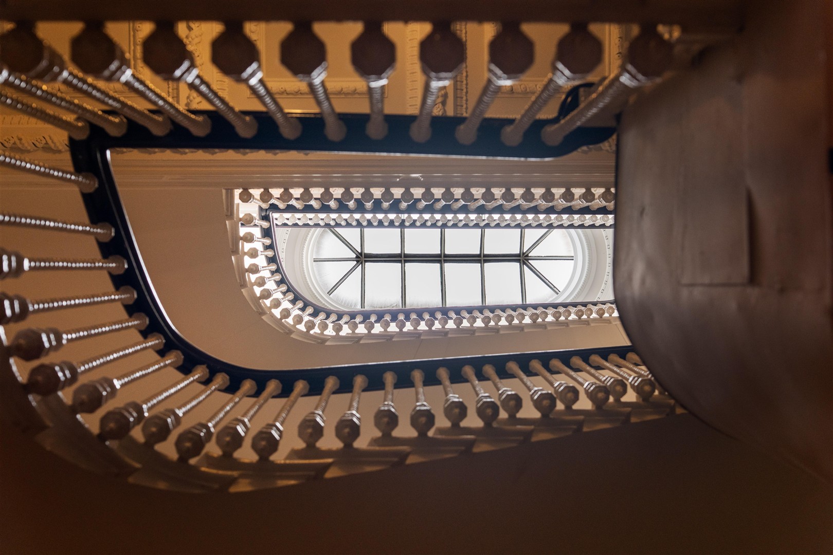 F1 12 Clairmont Gardens 16 (Large)