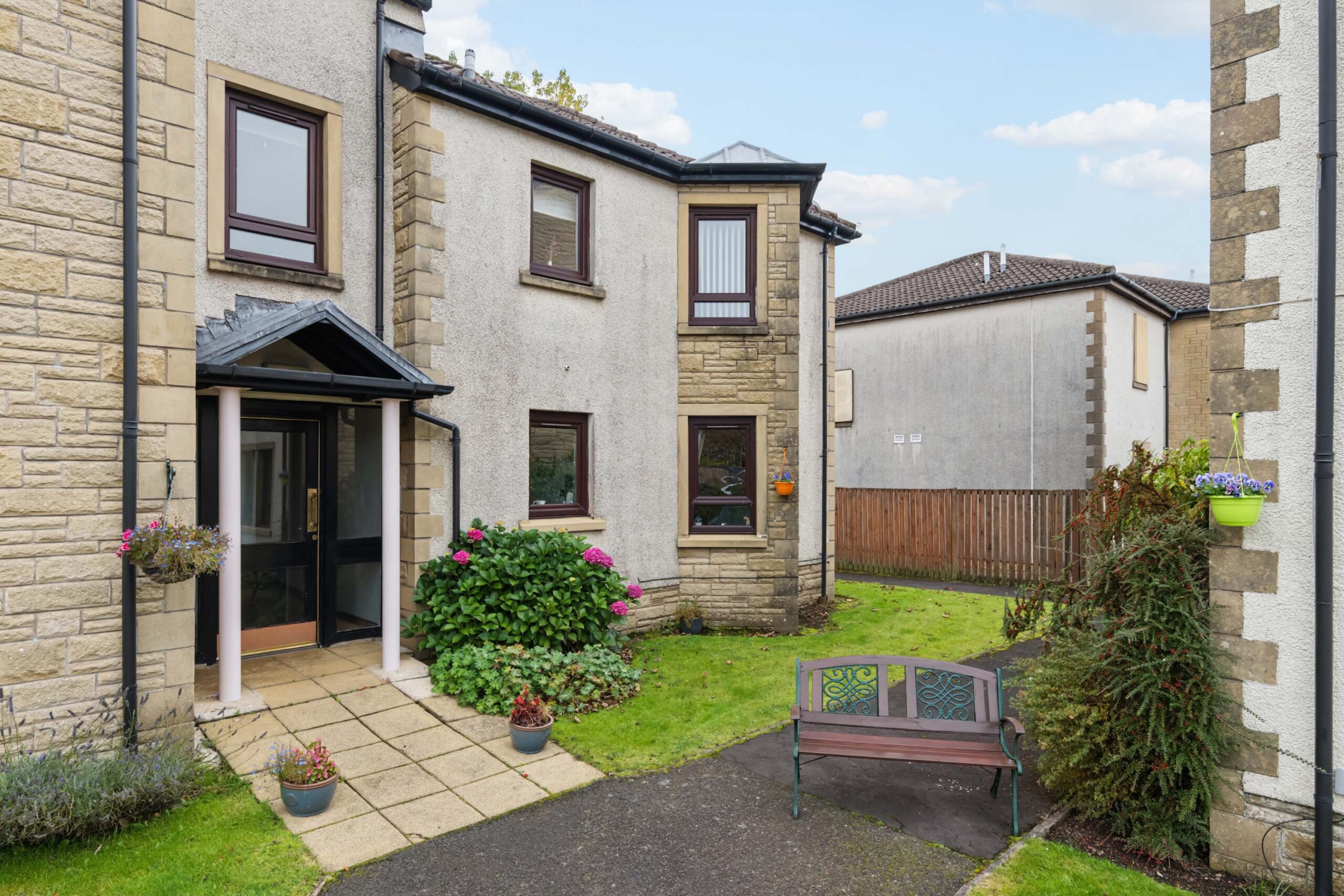 NM4693_19 Wellmeadow Farm_Meadow Way_Newton Mearns_G77 6XJ_img1