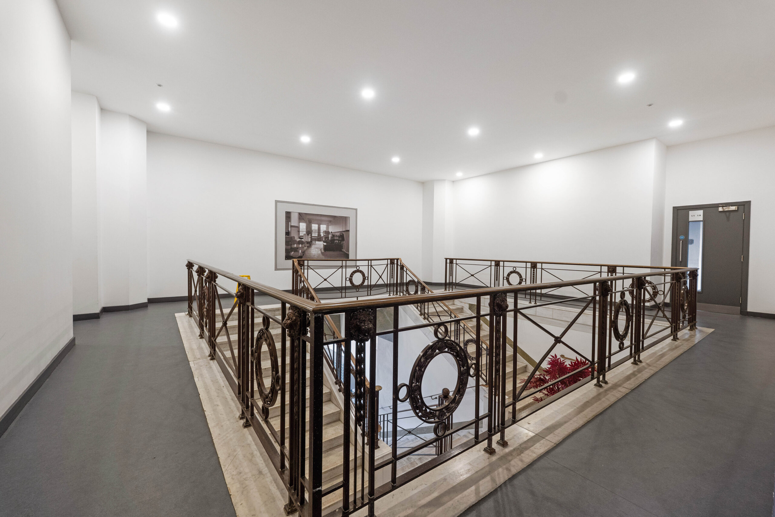 2.10, 60 Inverlair Avenue (11)