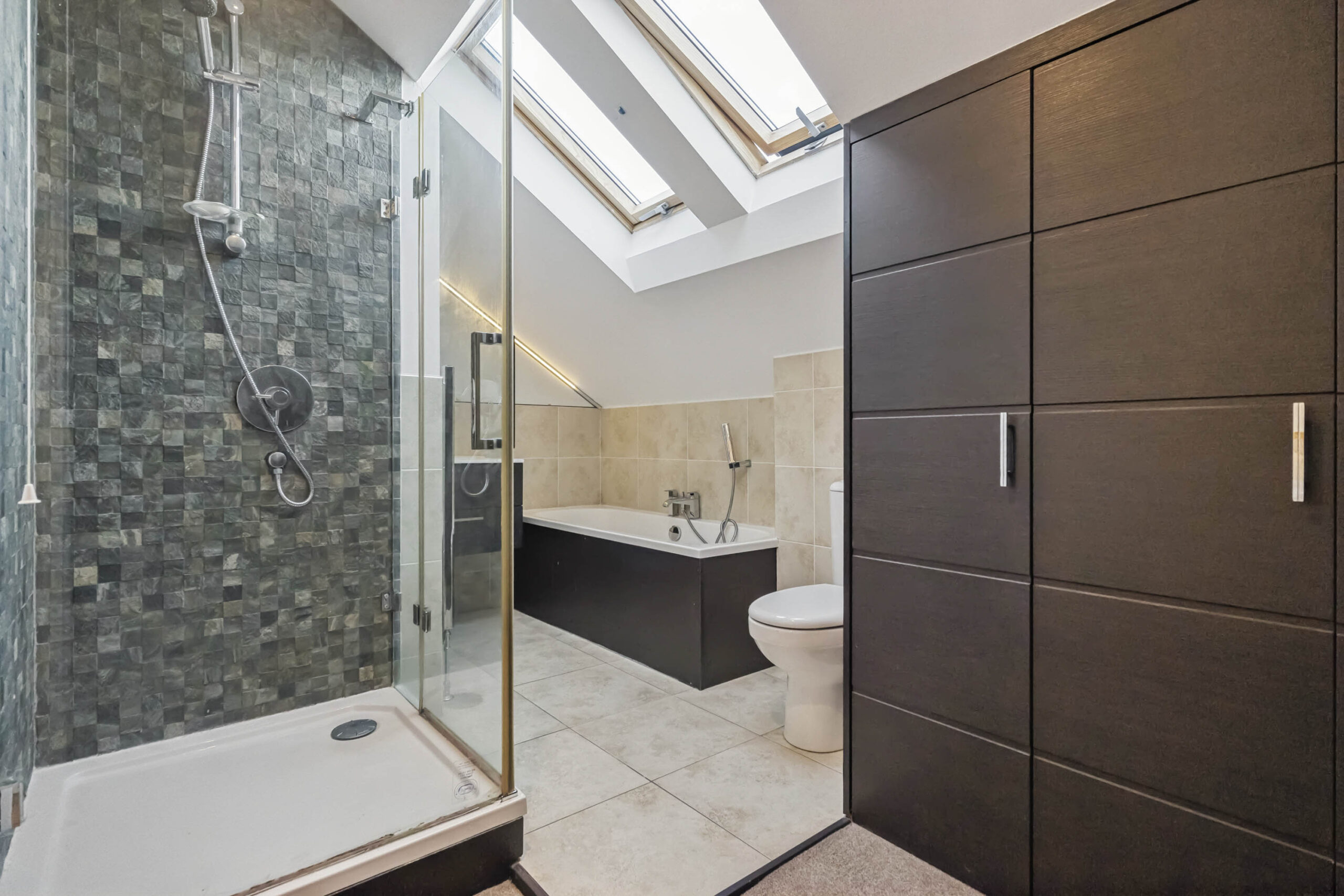 Ensuite to bedroom 4